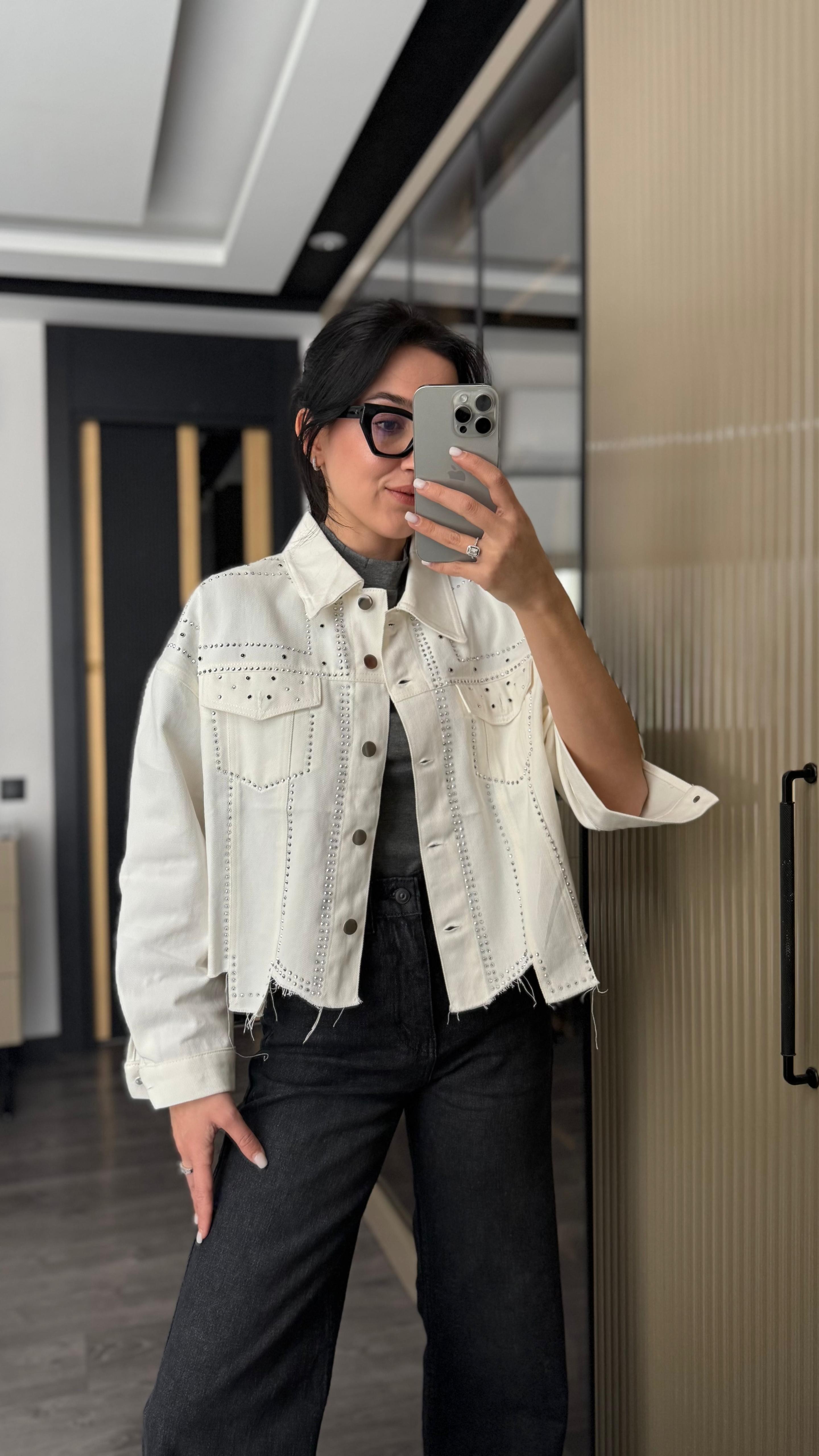 Taş Detaylı Gabardin Ceket