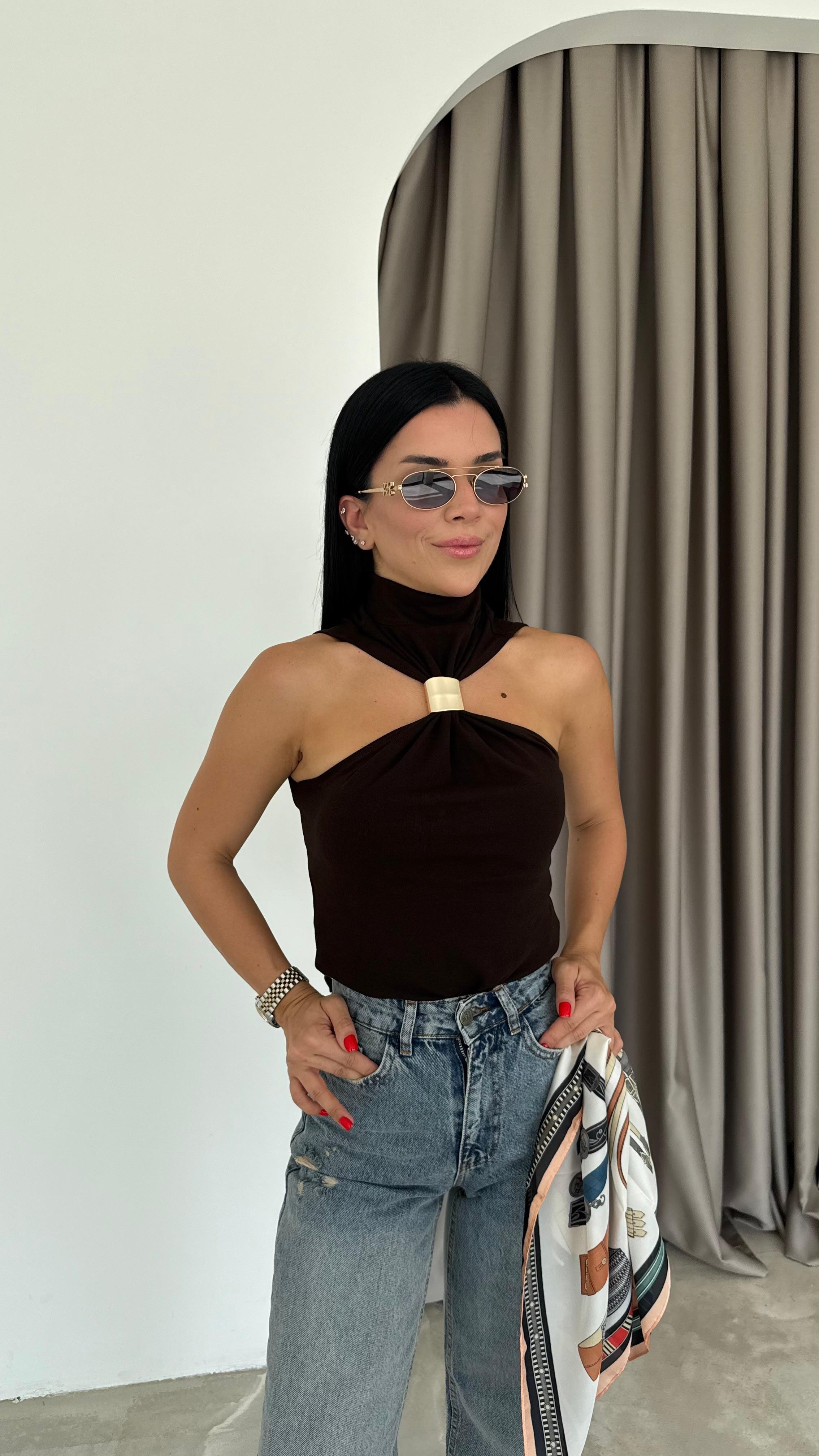 Aksesuar Detaylı Bluz