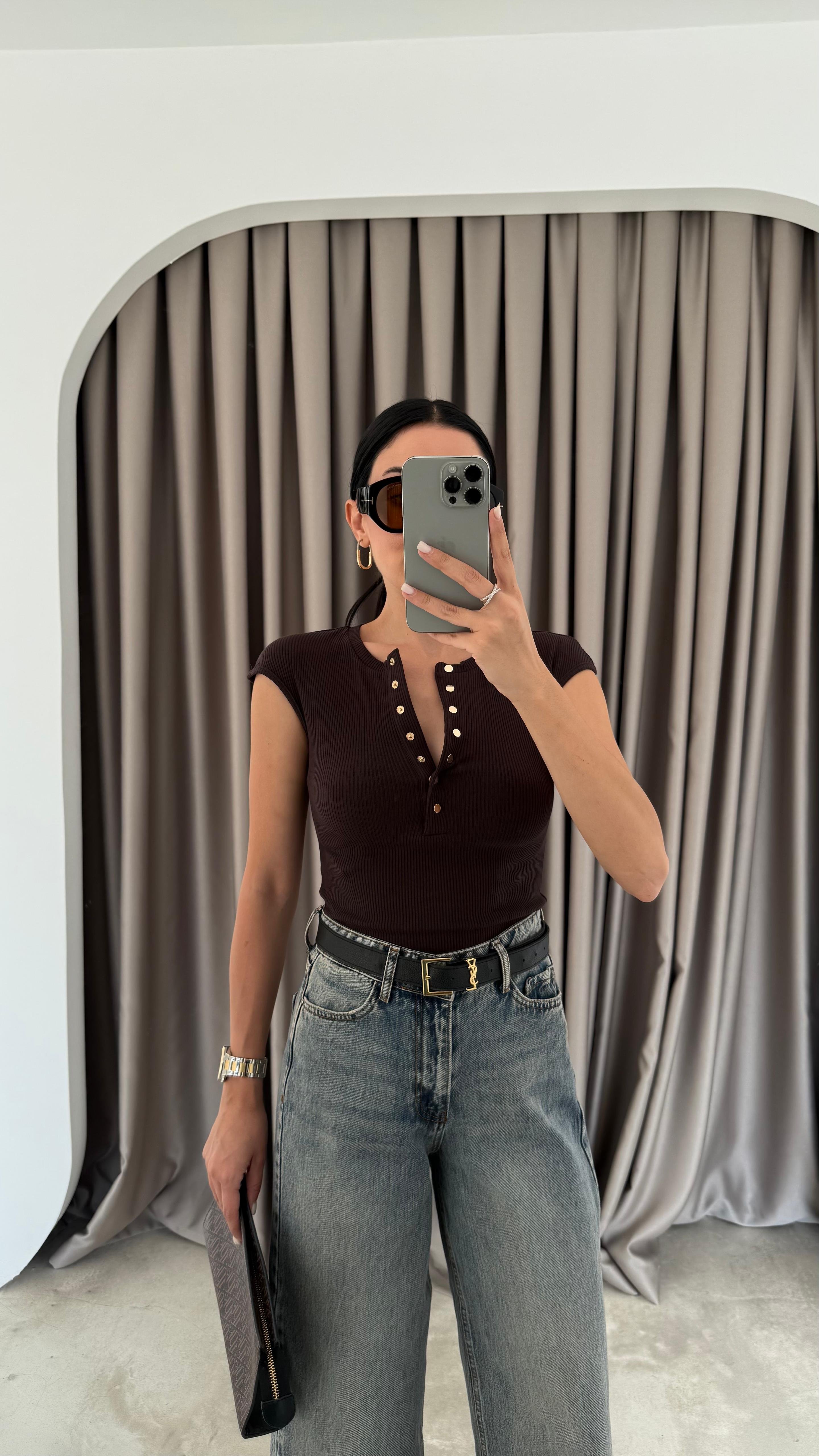 Düğme Detaylı Kısa Kollu Top (VNT31887)