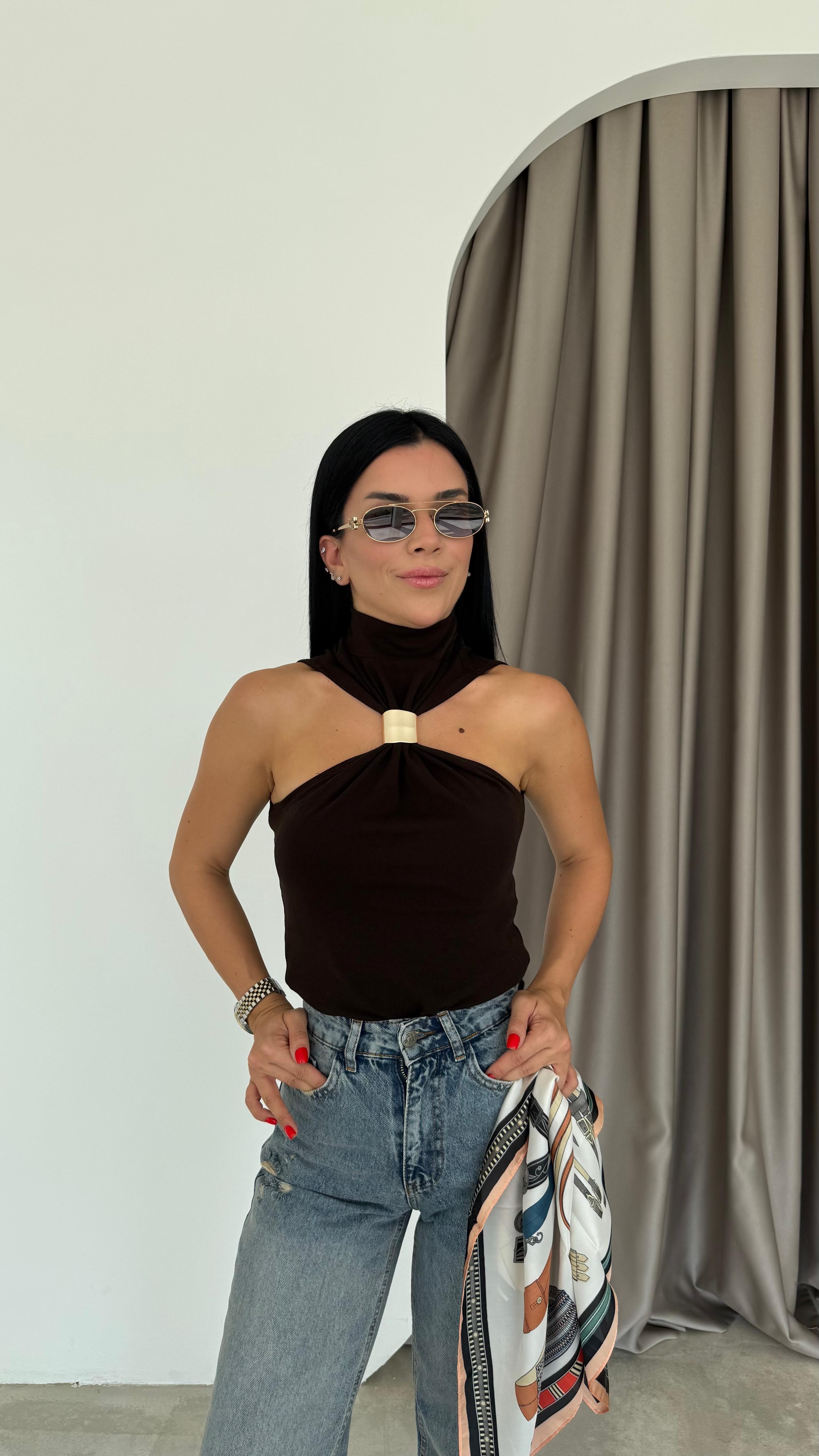Aksesuar Detaylı Bluz