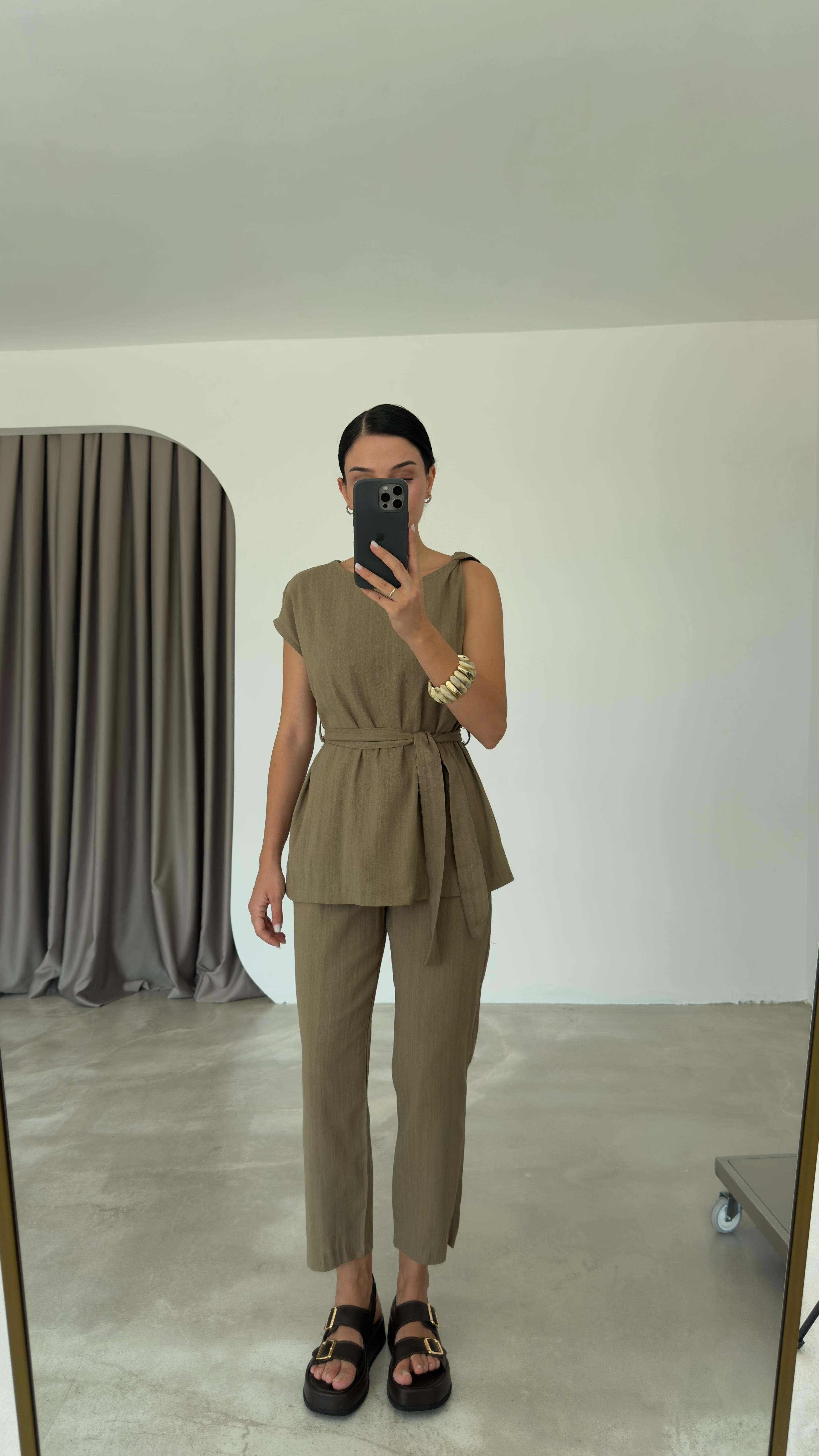 Omuz Burmalı Bluz Pantolon Takım