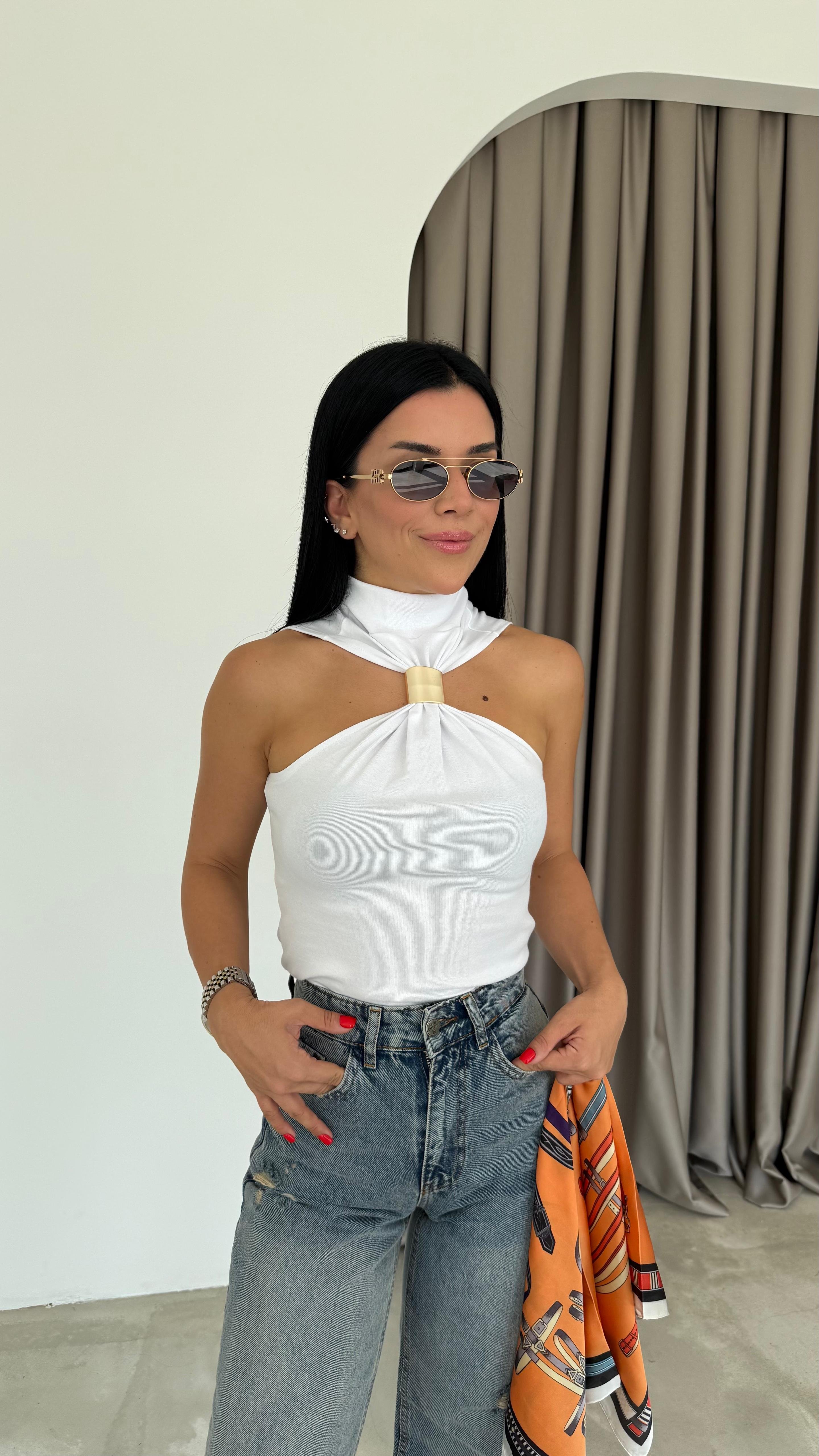 Aksesuar Detaylı Bluz