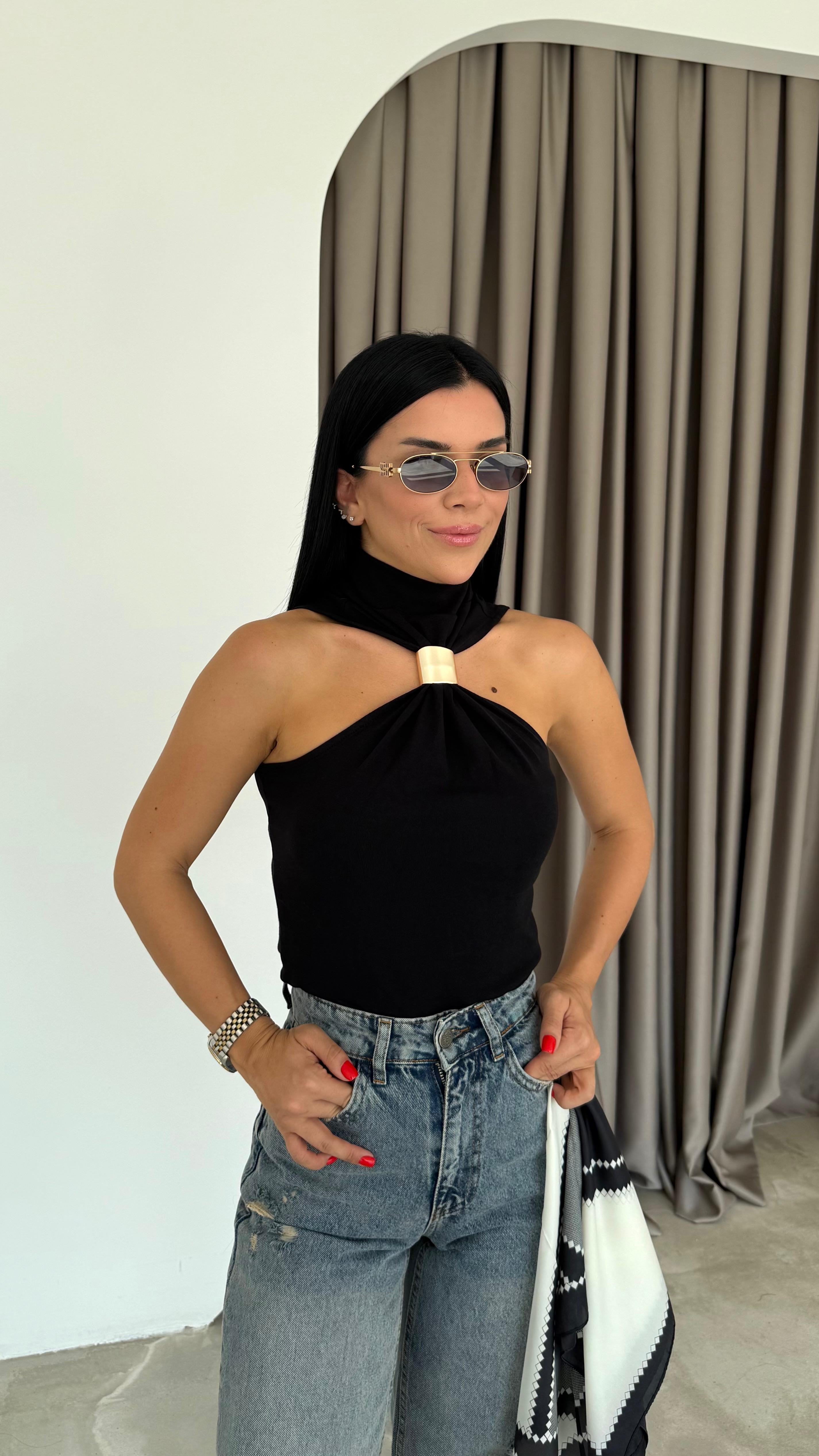 Aksesuar Detaylı Bluz
