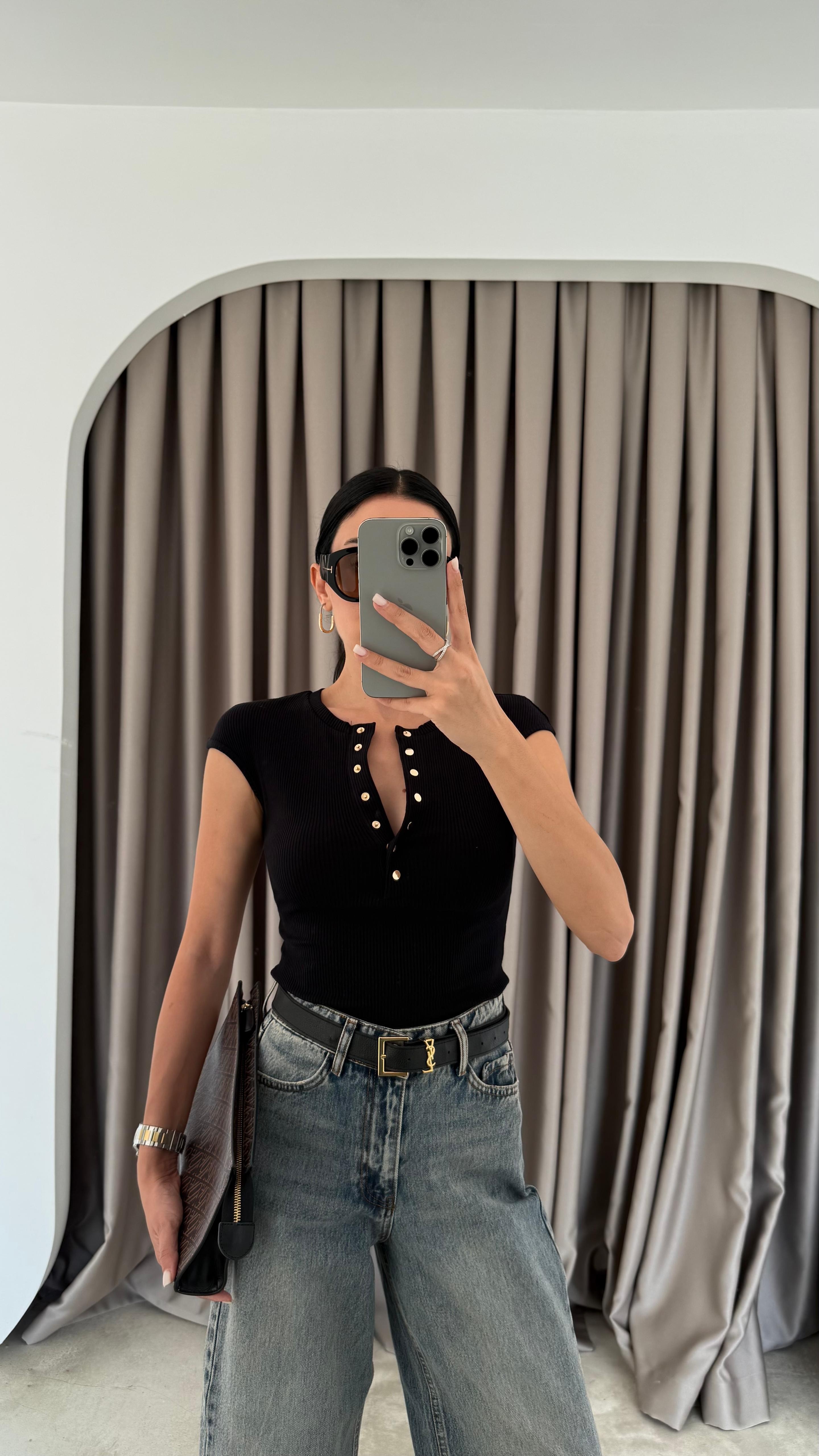 Düğme Detaylı Kısa Kollu Top (VNT31887)