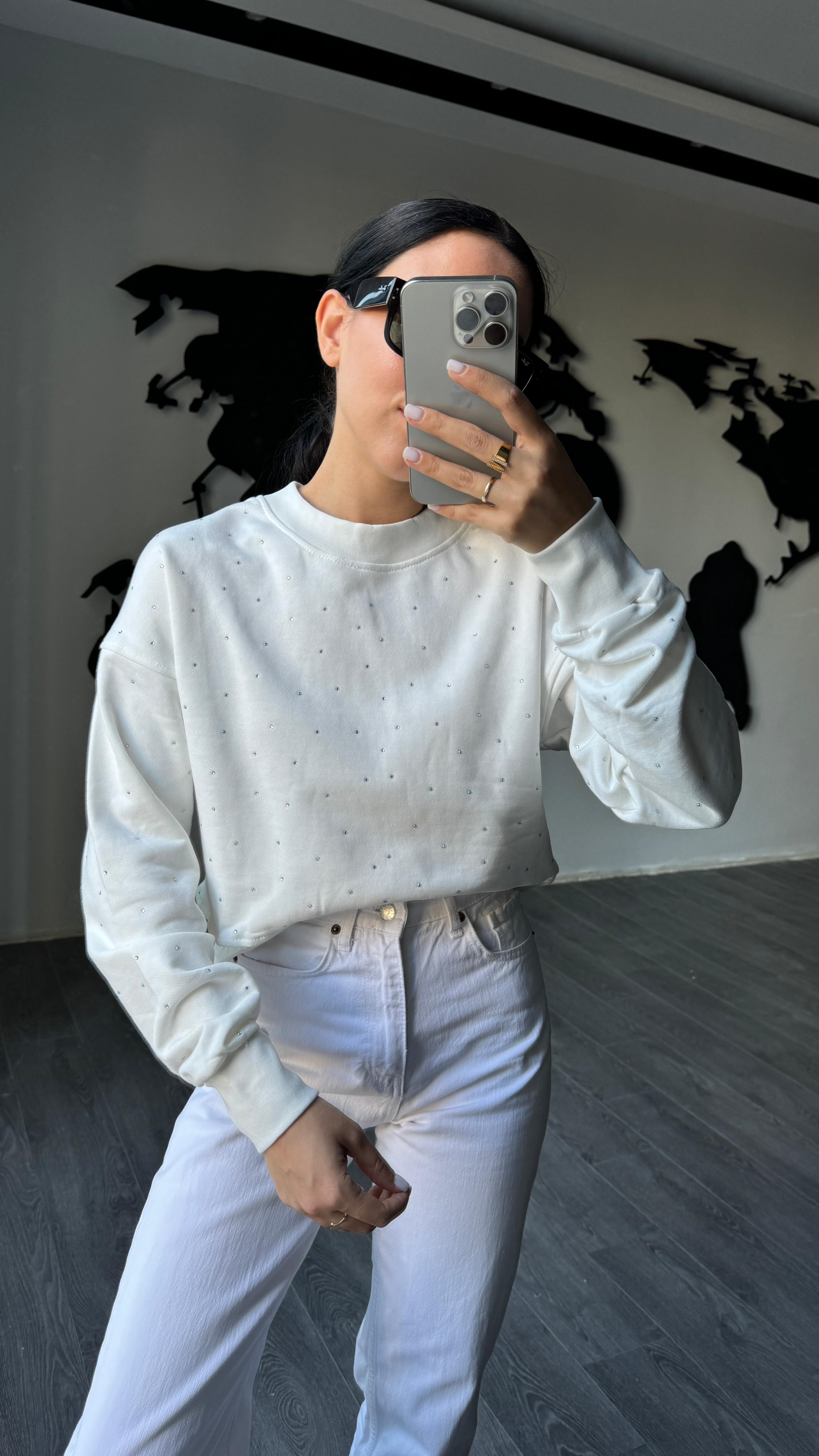 Marka Model Beyaz Sweatshırt