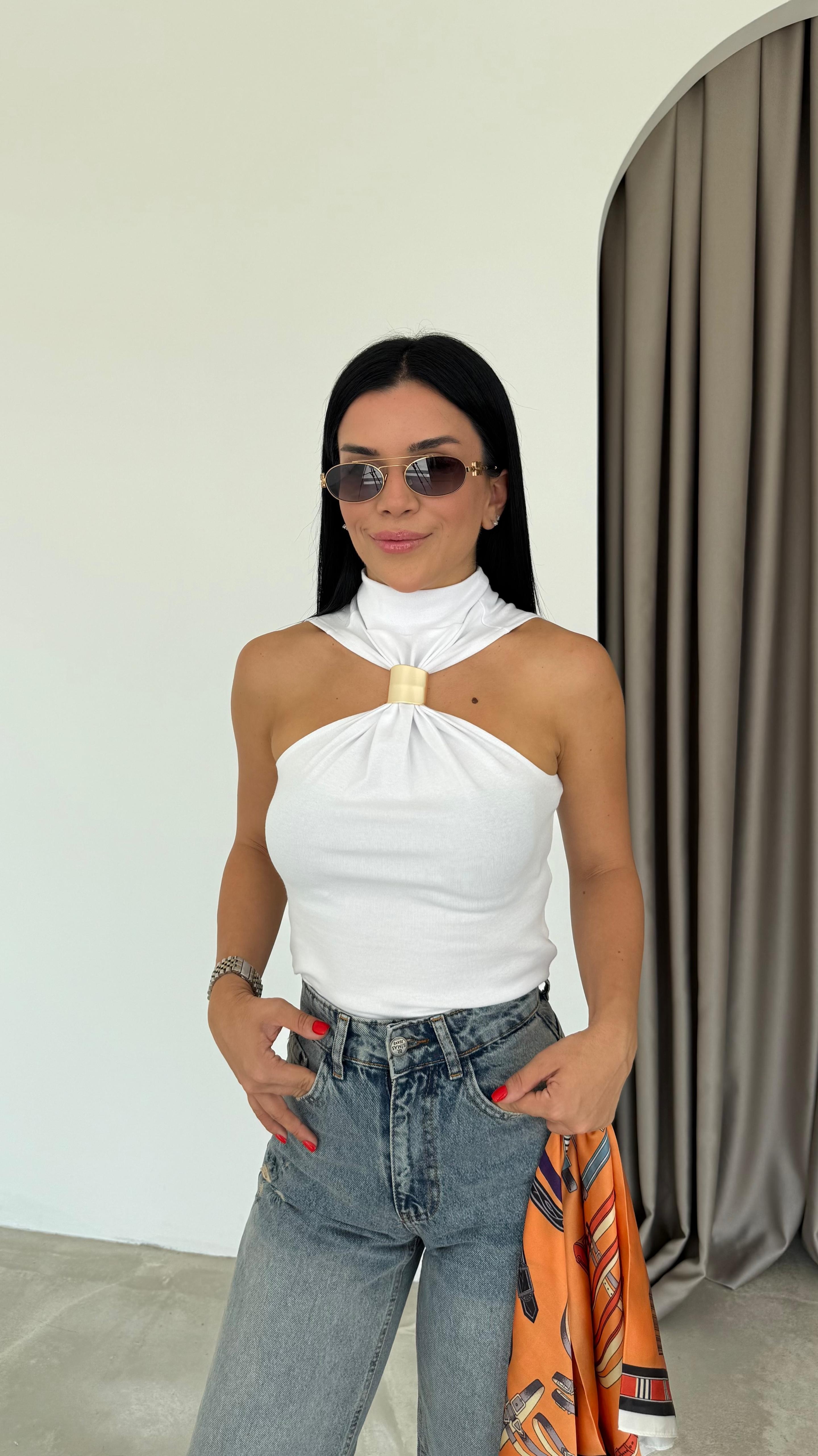 Aksesuar Detaylı Bluz