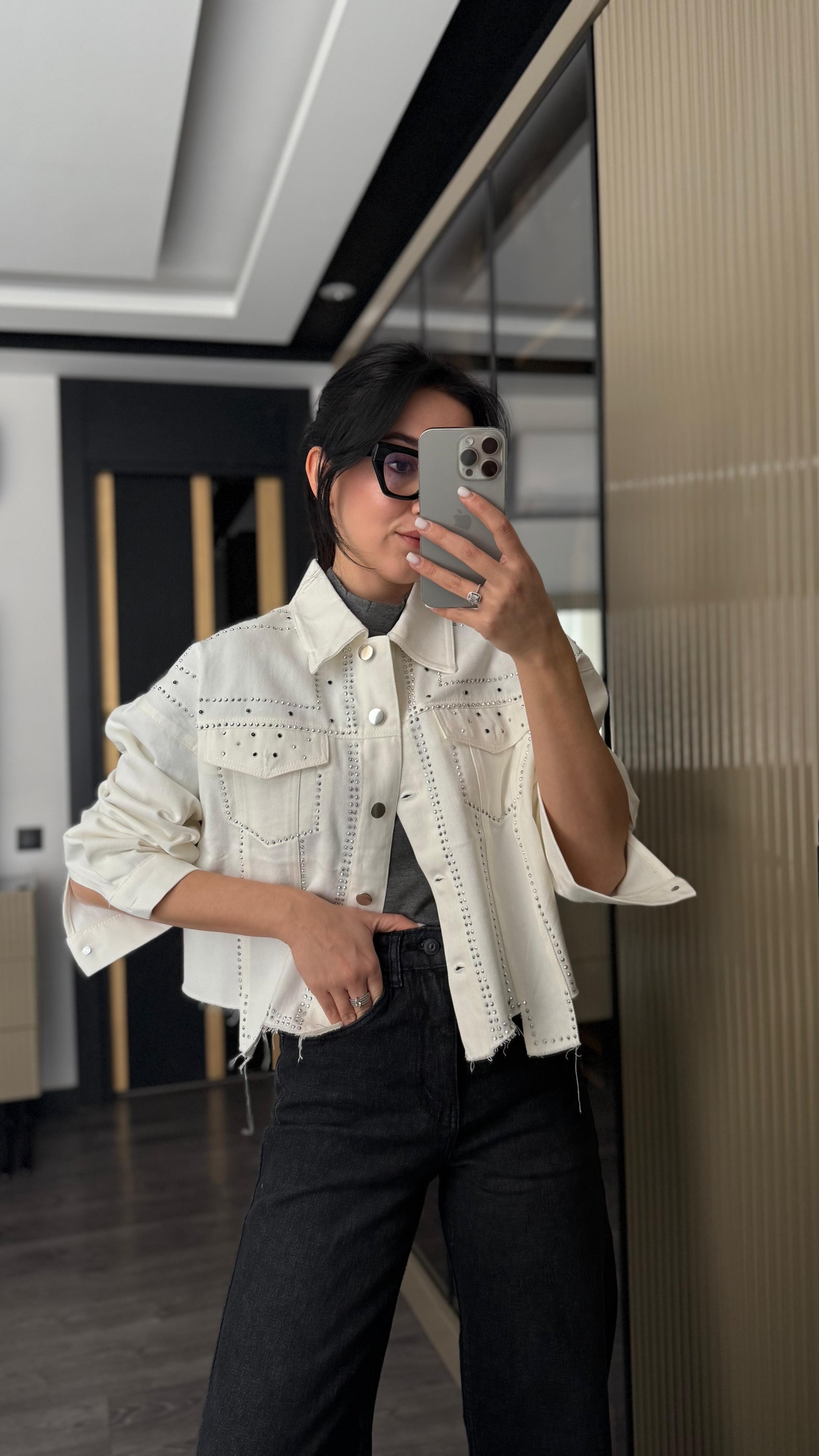 Taş Detaylı Gabardin Ceket