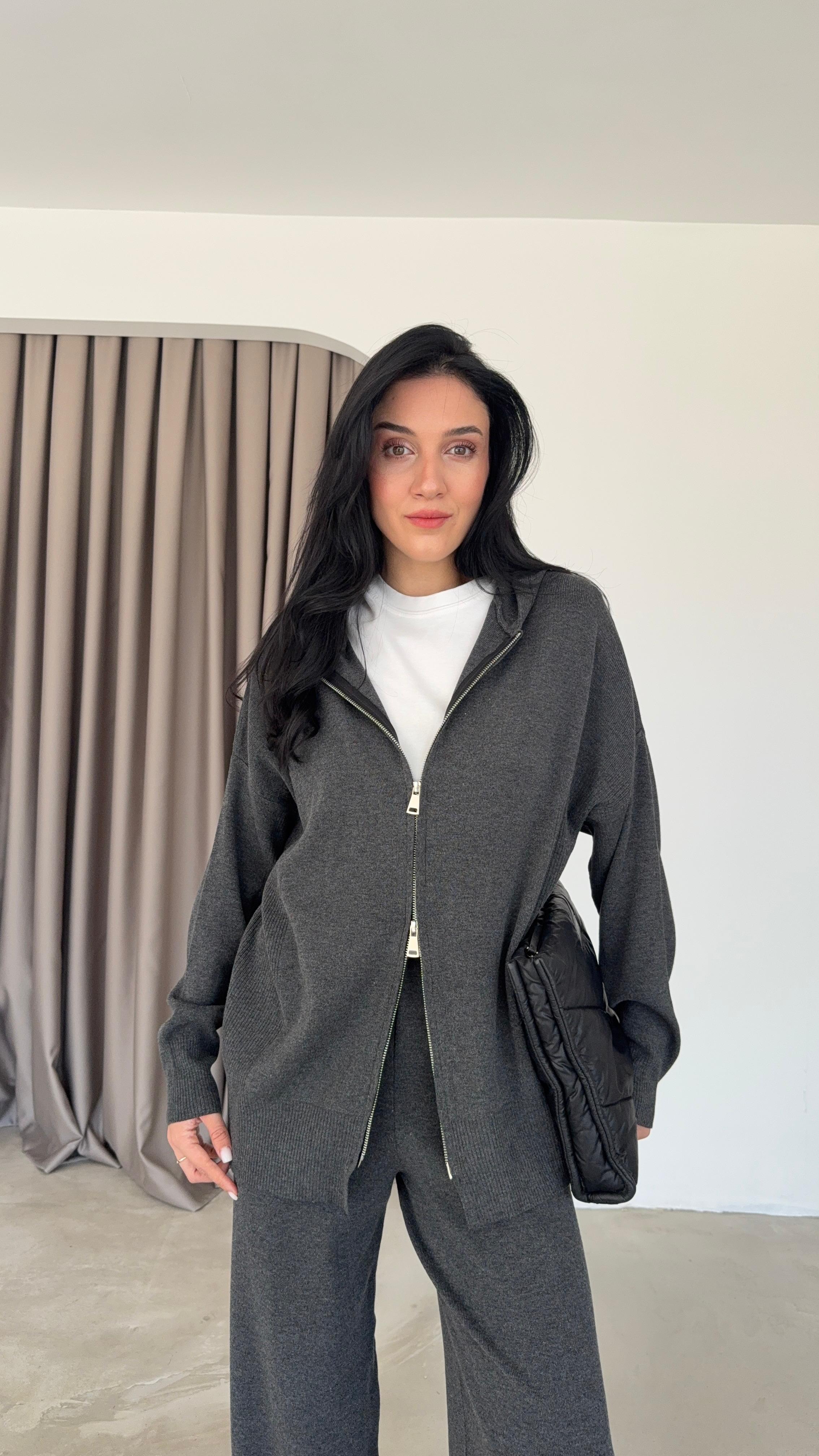 Kapüşonlu Triko Takım