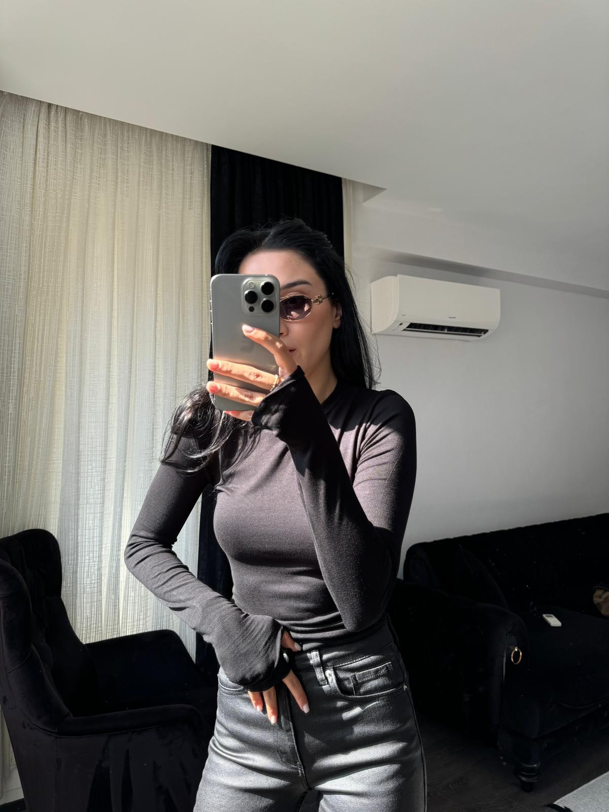 Uzun Kol Parmak Geçmeli Dar Body