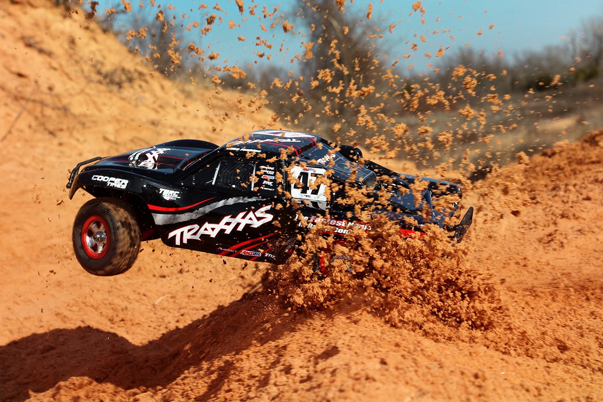 Traxxas 1/16 Slash ® 4X4 + USB-C Şarj Aleti