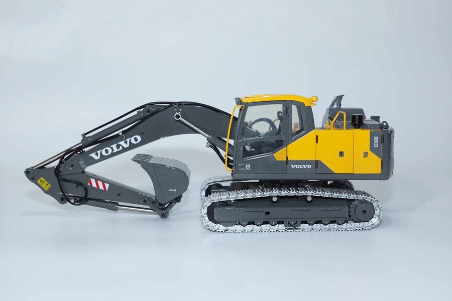 1/14 Volvo Excavator E010