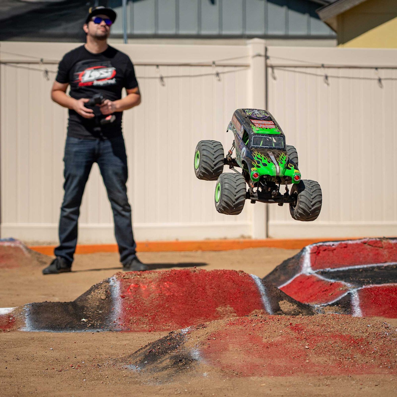 LOSİ 1/8 LMT 2.0 4X4 Solid Axle Brushless Monster Truck RTR