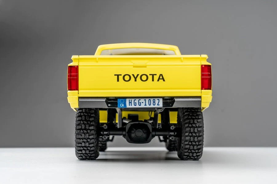 FMS Toyota Hilux 1/18 RTR Scale Mini Crawler