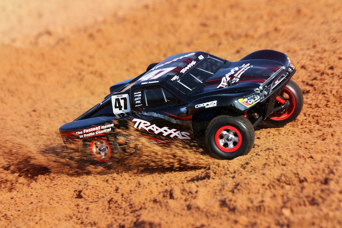 Traxxas 1/16 Slash ® 4X4 + USB-C Şarj Aleti