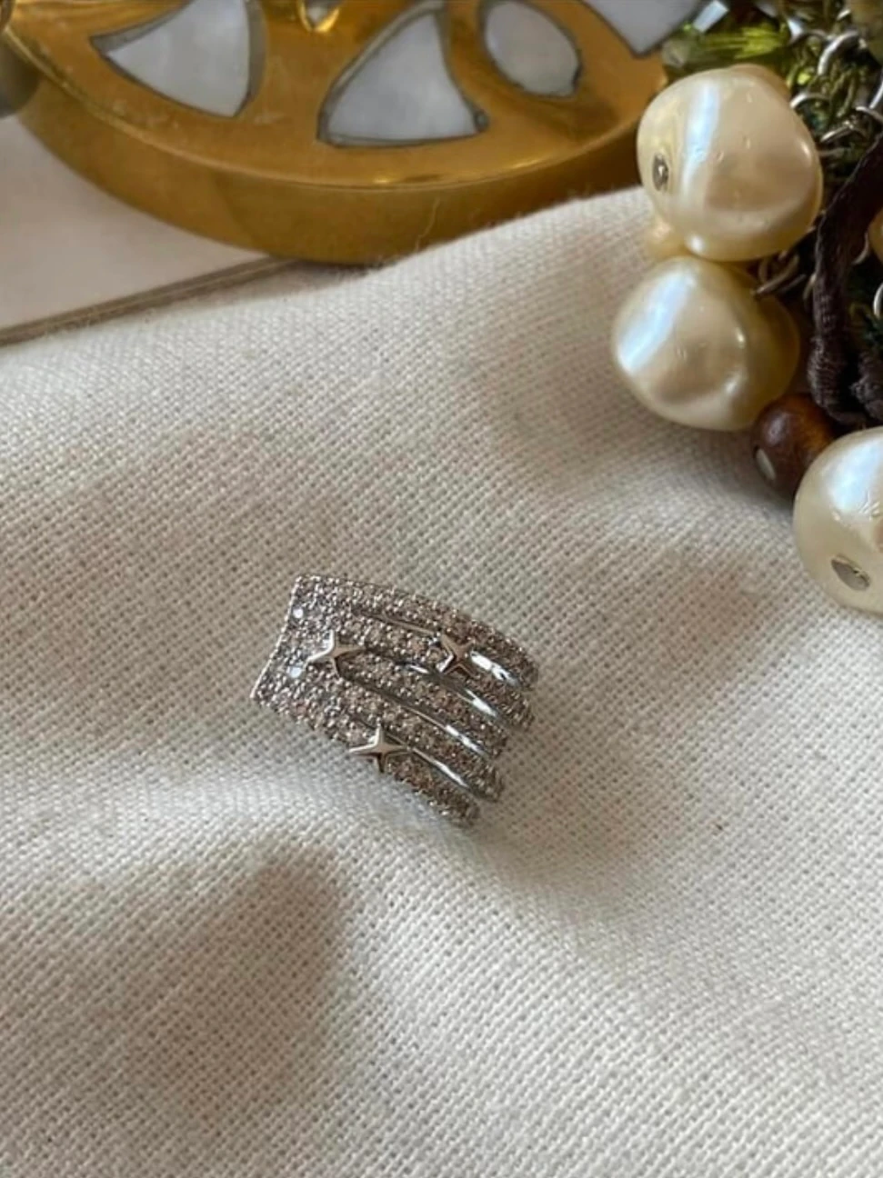 Taşlı Yıldız Desenli Kaburga Model Kıkırdak Küpe