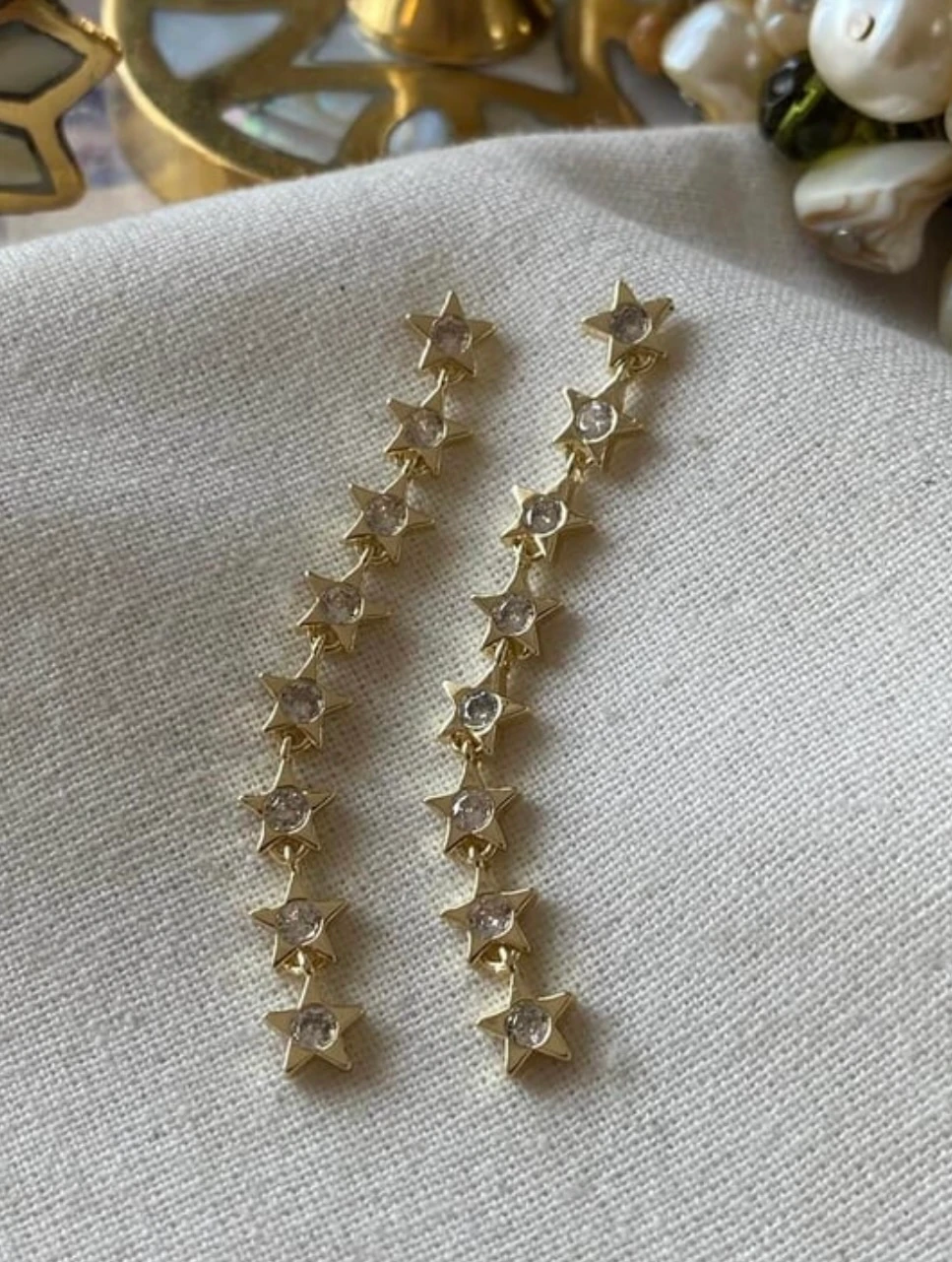 Taşlı Sıralı Gold Yıldızlar Küpe 