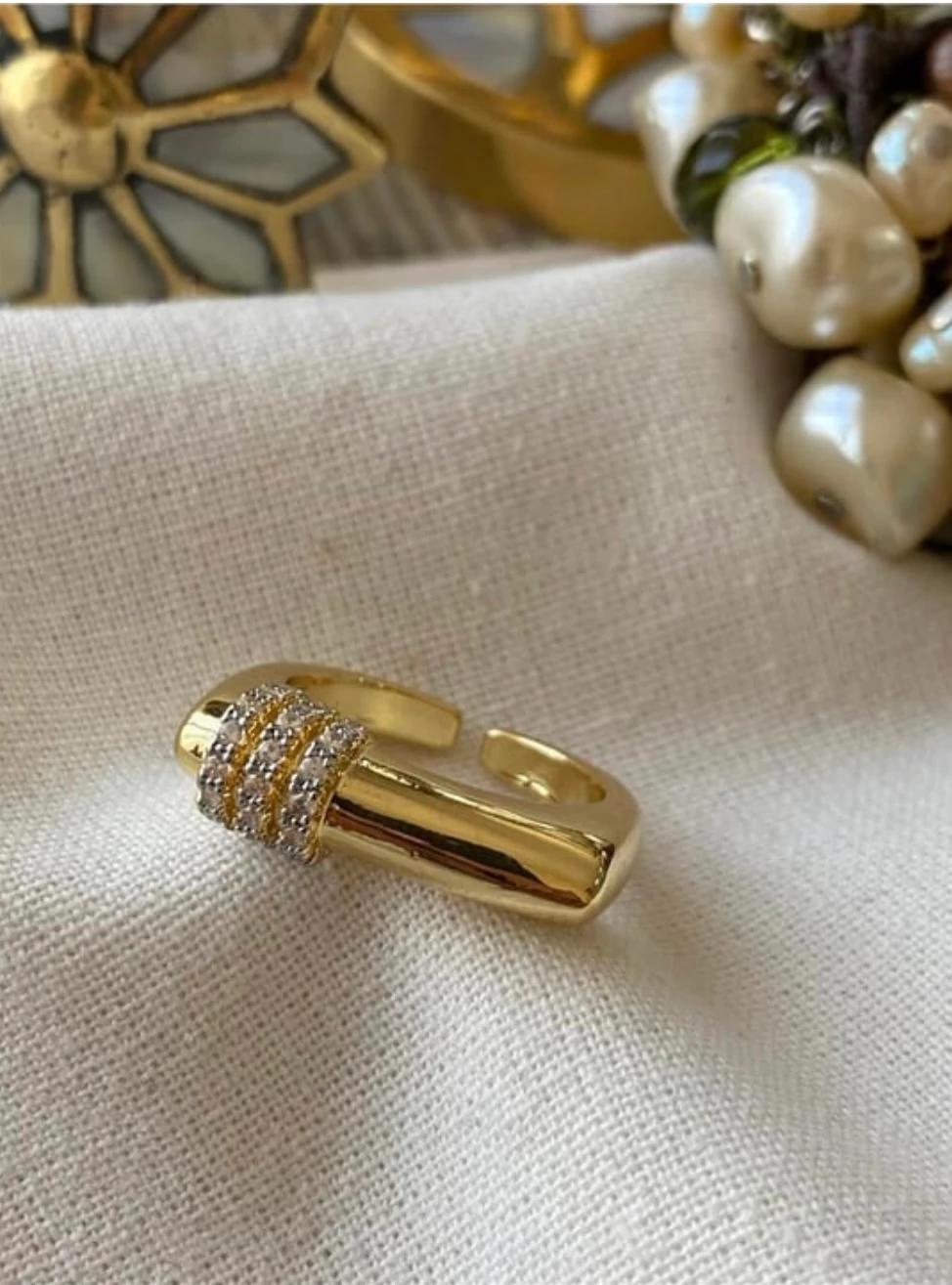 Üç Sıra Taş Detaylı Küt Yüzük 