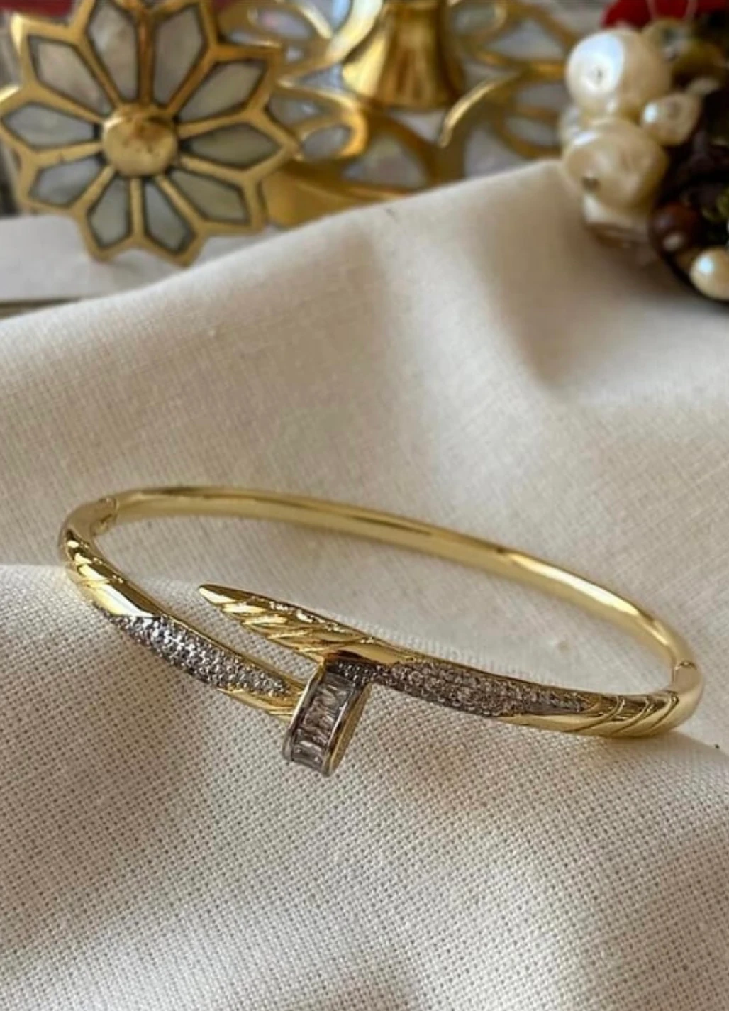 14K Taşlı Mix Çivi Kelepçe