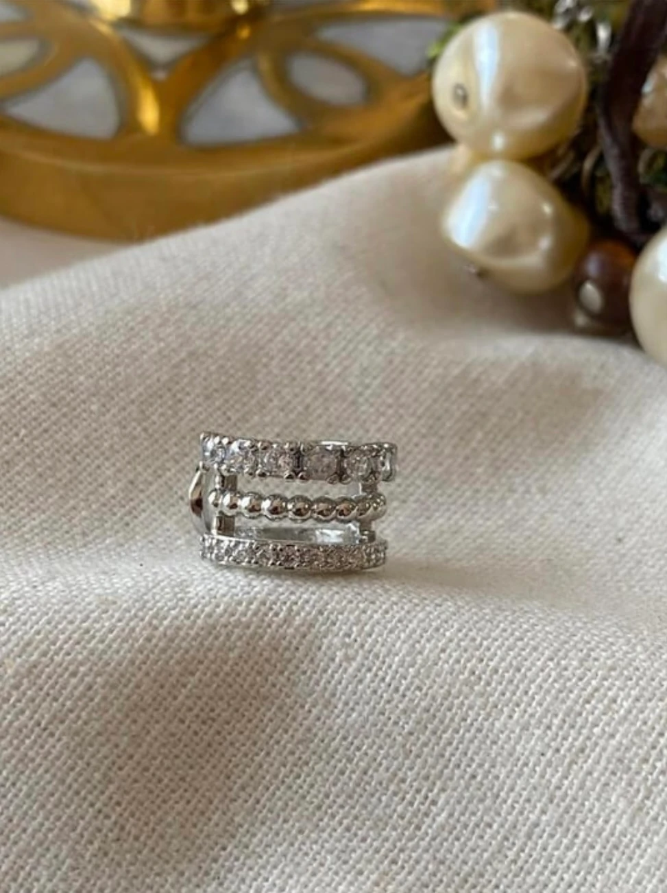 Üç Sıralı Taşlı Kıkırdak Küpe 