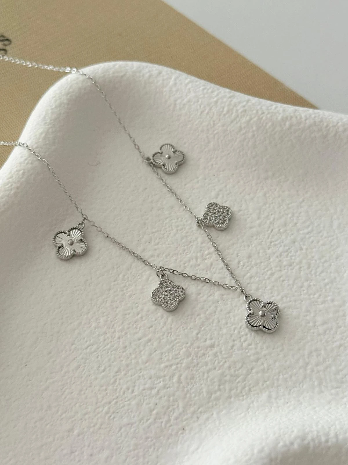 Silver İki Motif Taşlı Beş Motif Cleef Kolye