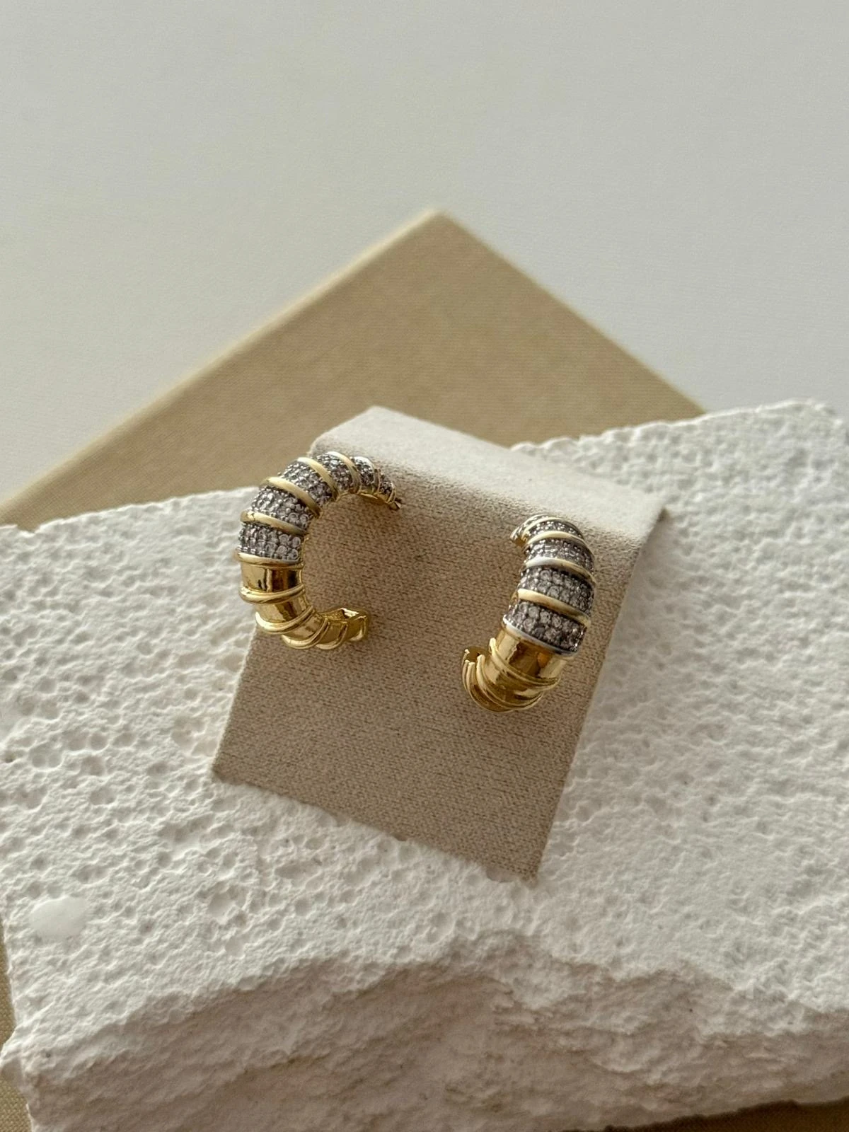 Özel Tasarım Taşlı Spiral Halka Küpe