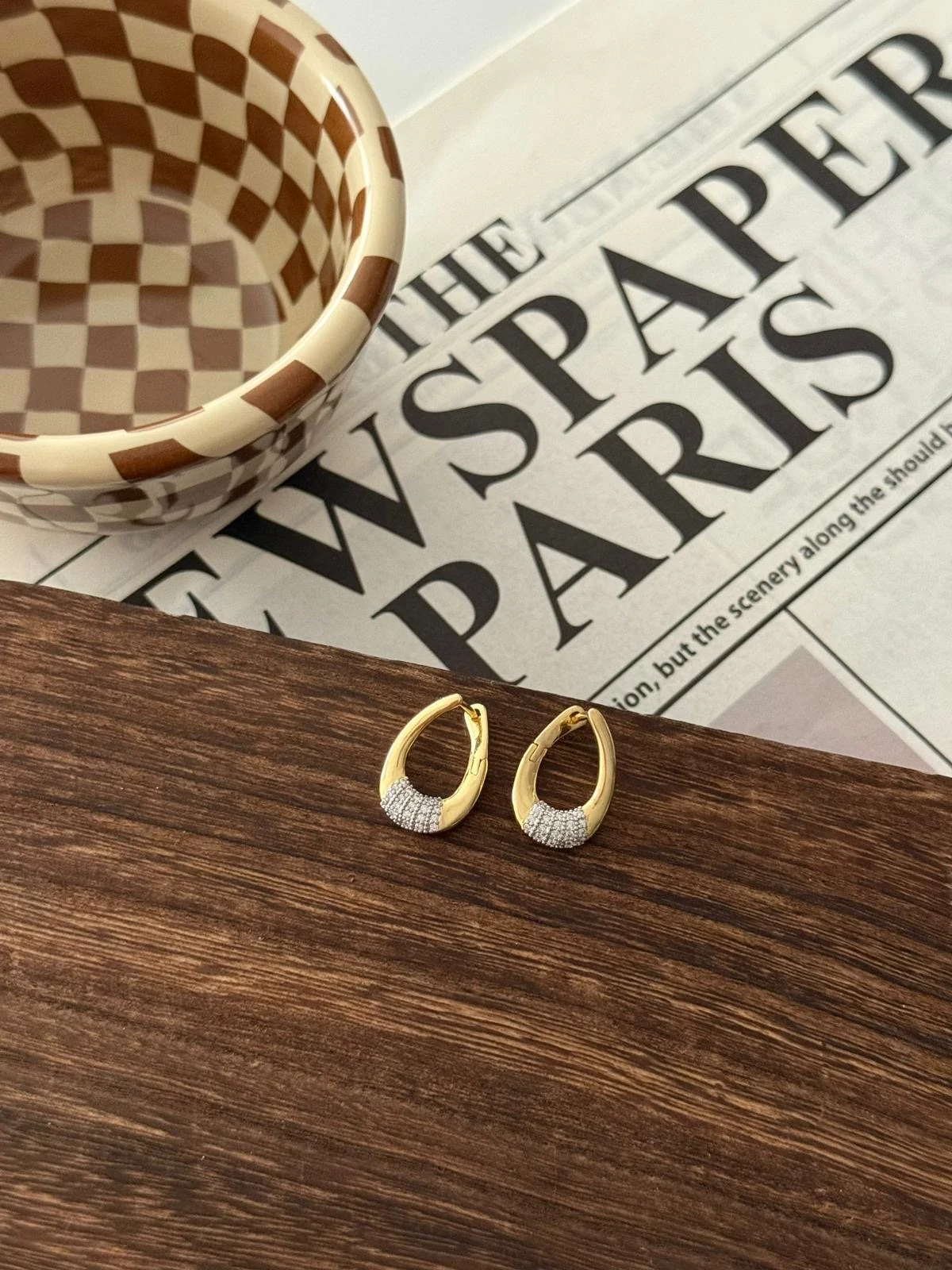 Gold Taşlı Tasarım Küpe