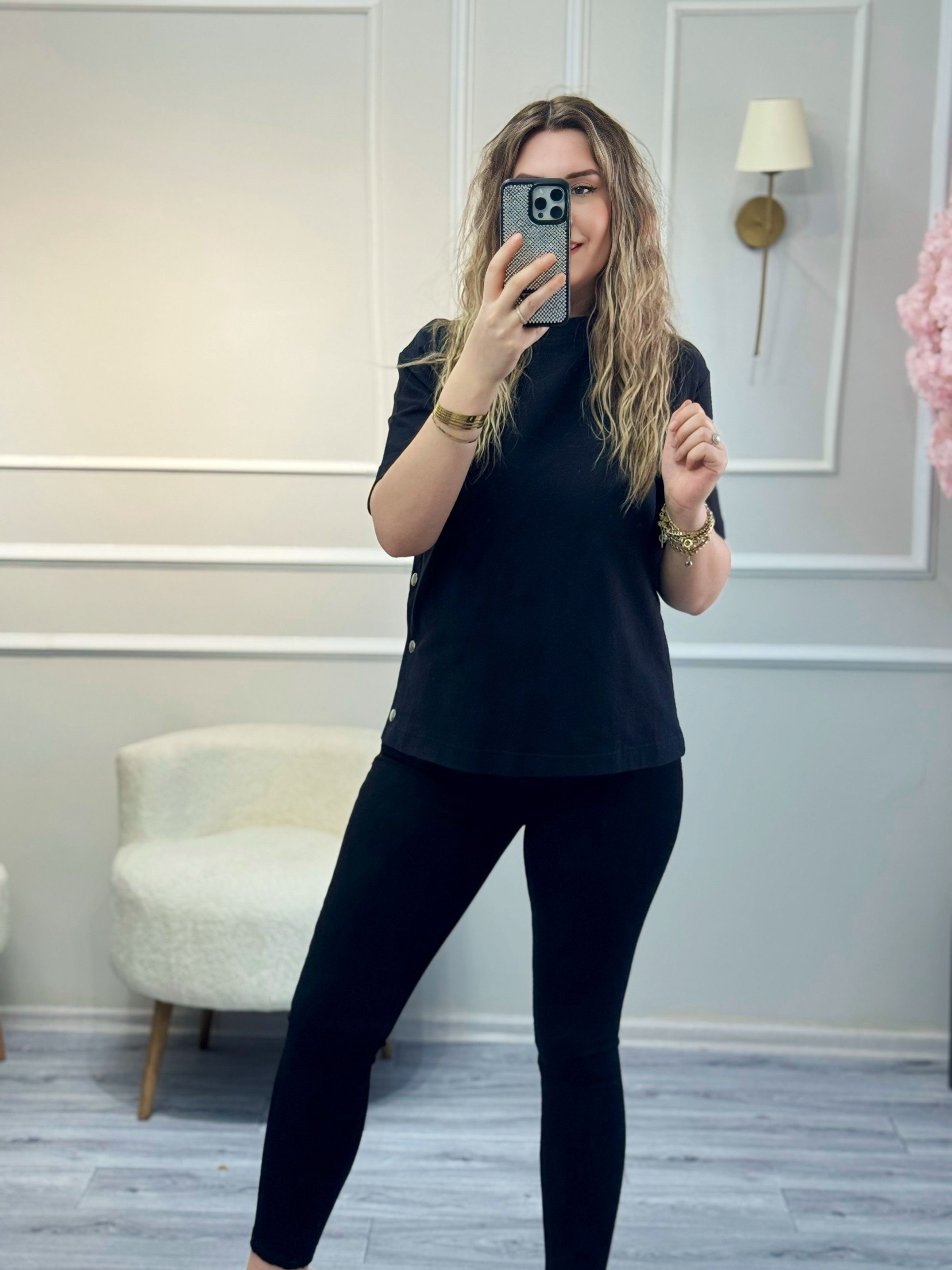 Tek Yanı Çıtçıtlı Tshirt