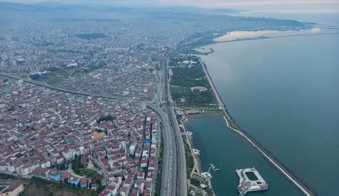 Sahil şeridi, kıyı parkları ve şehir yerleşimi