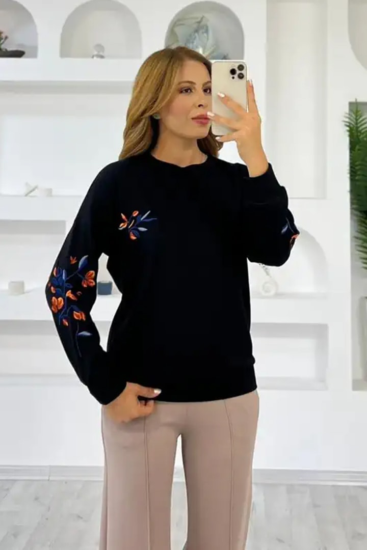 538 - Premium Oysho Gögüs ve Kol Nakışlı Sweat - Siyah