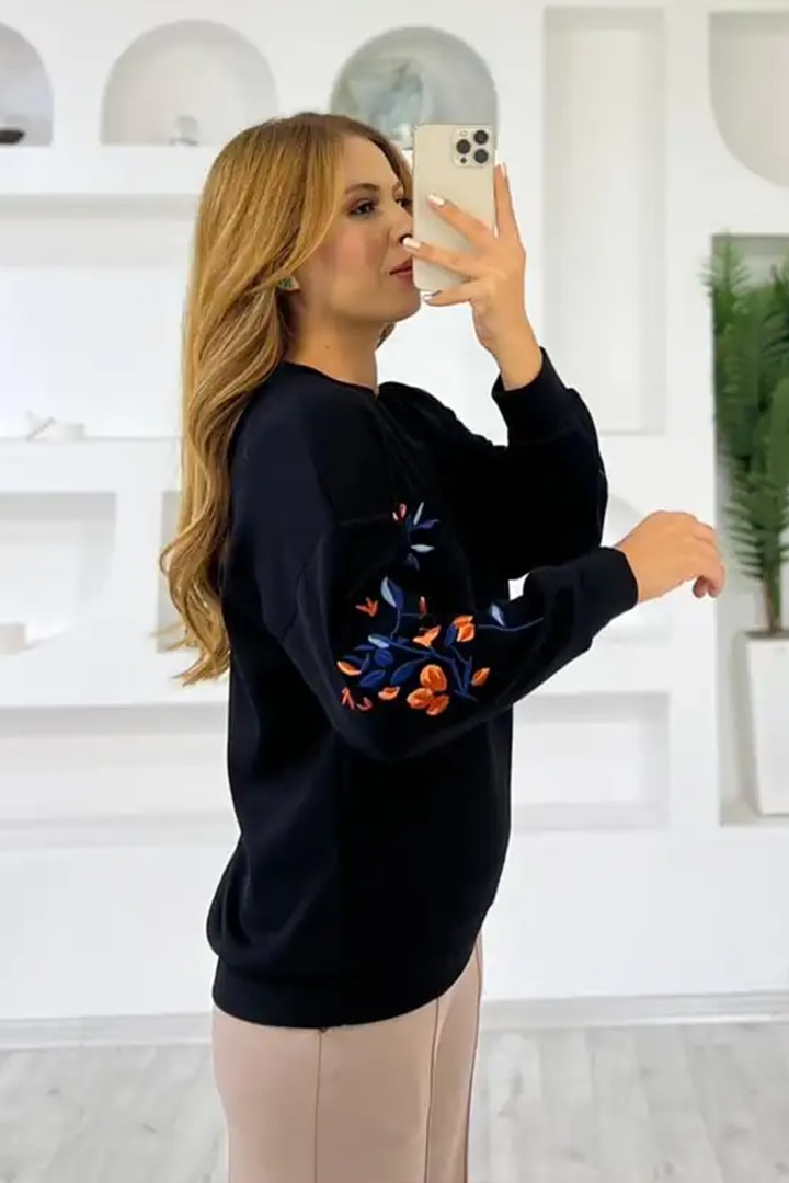 538 - Premium Oysho Gögüs ve Kol Nakışlı Sweat