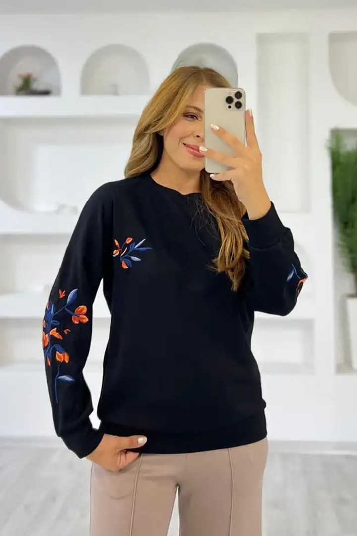 538 - Premium Oysho Gögüs ve Kol Nakışlı Sweat