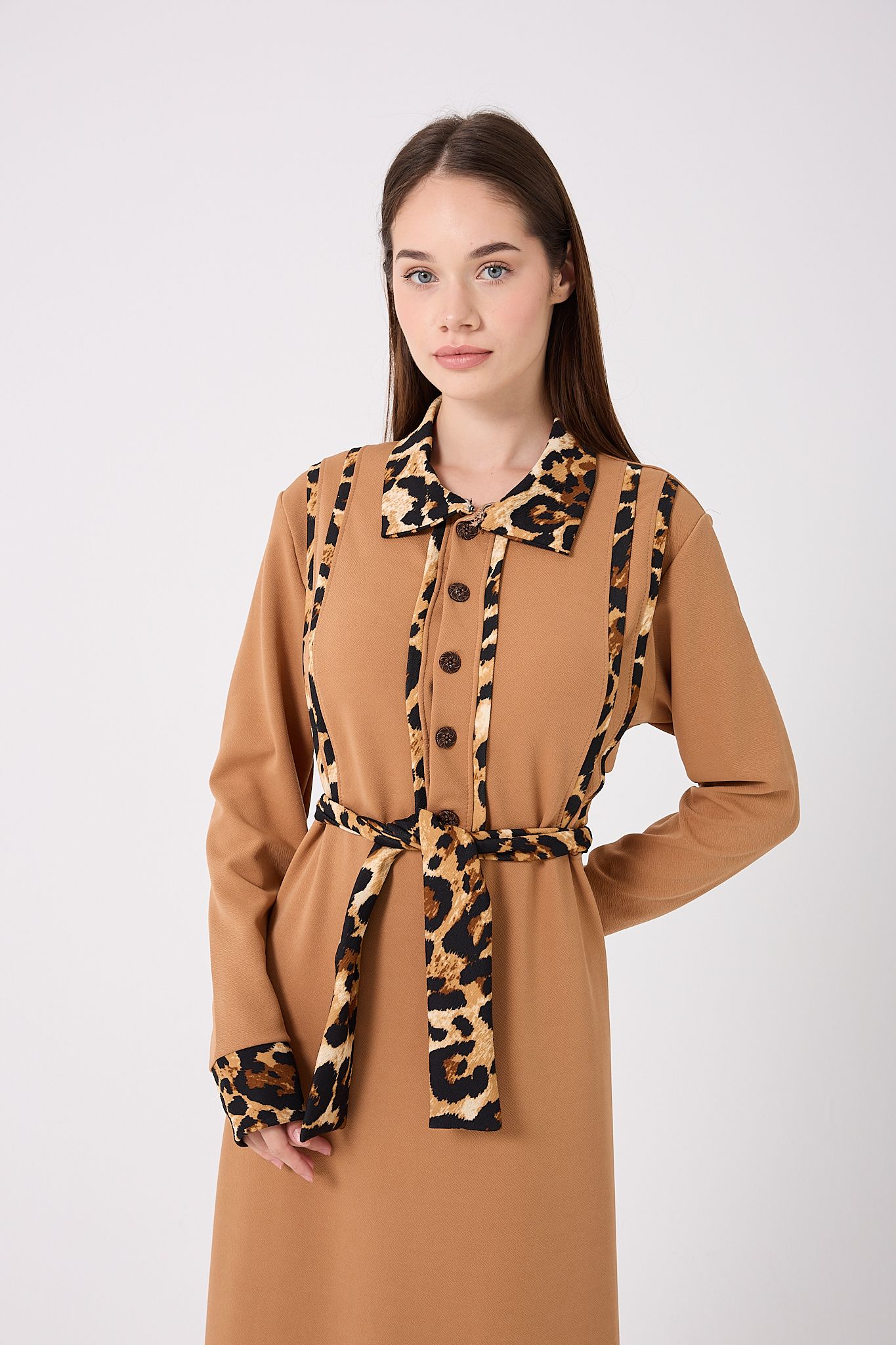 4645-Leopar Garnili Kuşaklı Elbise - Vizon