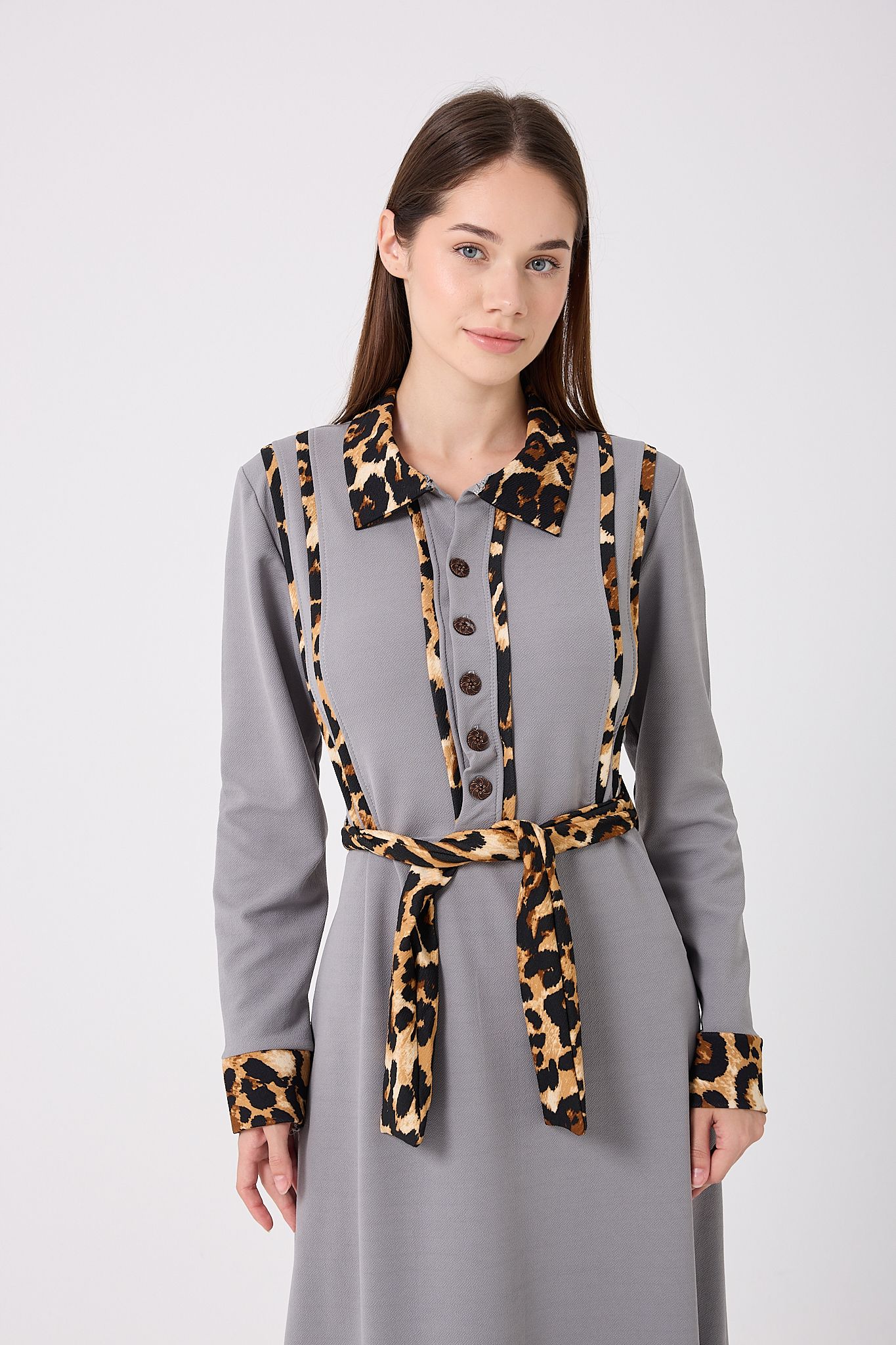 4645-Leopar Garnili Kuşaklı Elbise - Gri