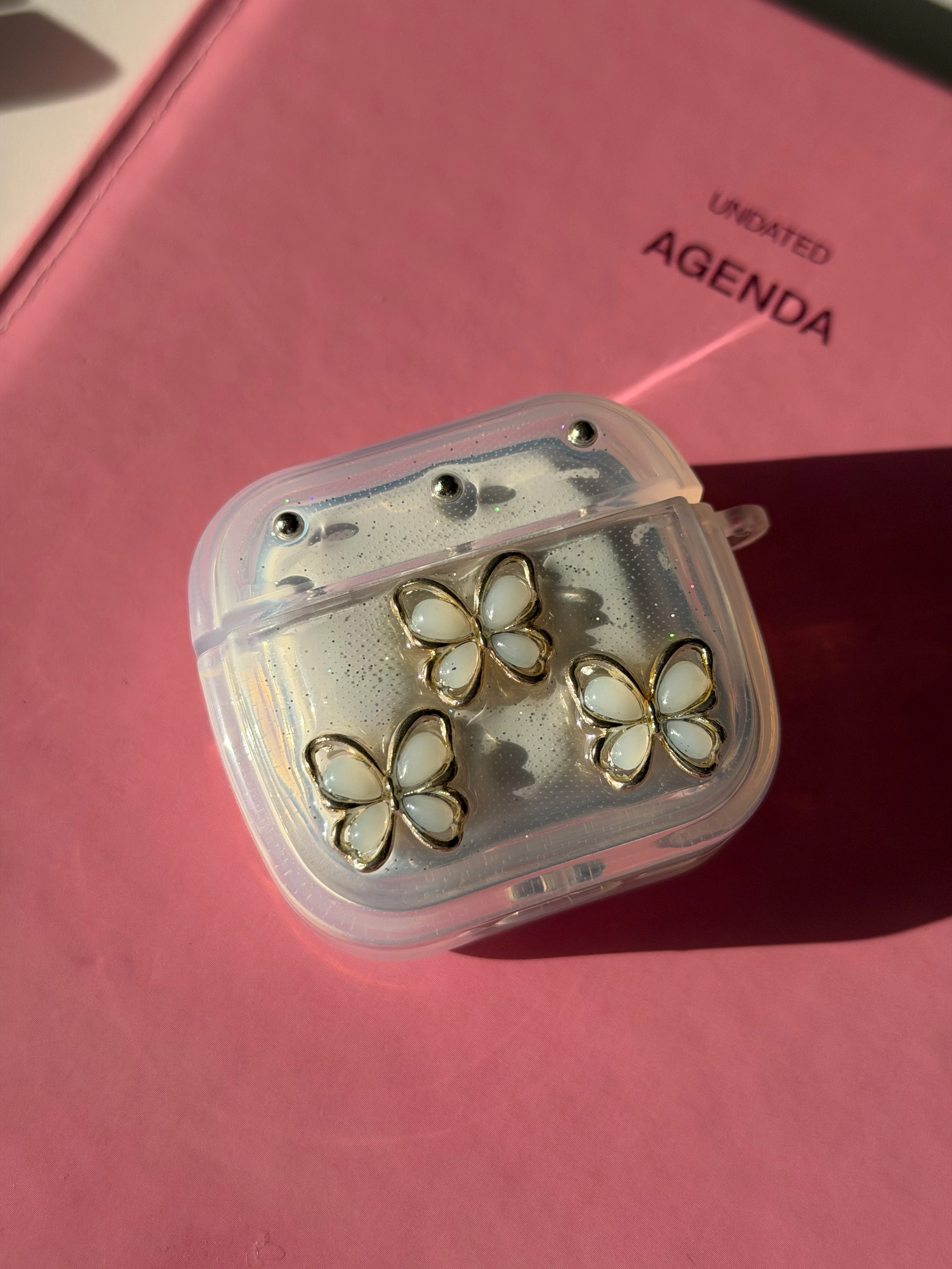 Kelebek Desenli AirPods 4. Nesil Uyumlu Kılıf