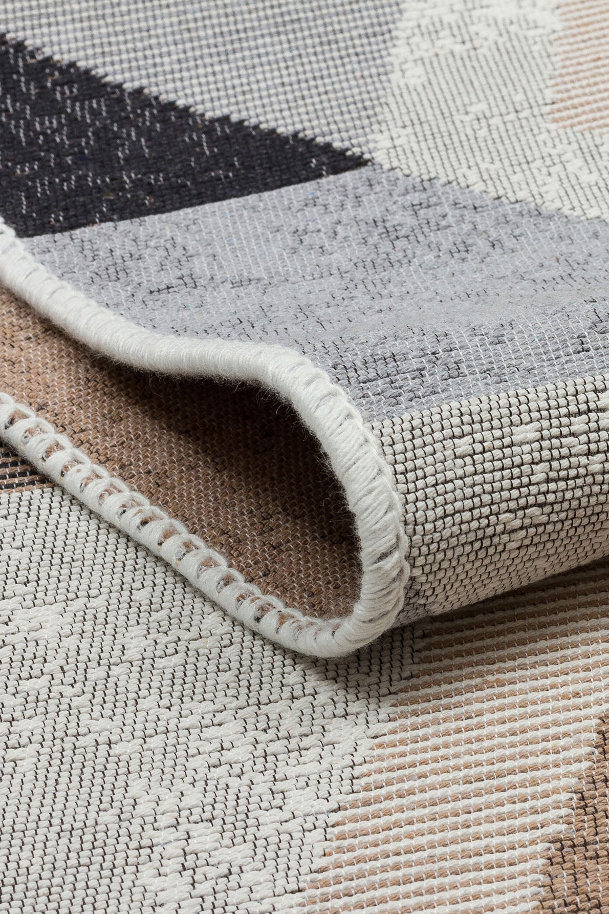 Arya 10 Bej Siyah Yıkanabilen Çift Taraflı Kilim