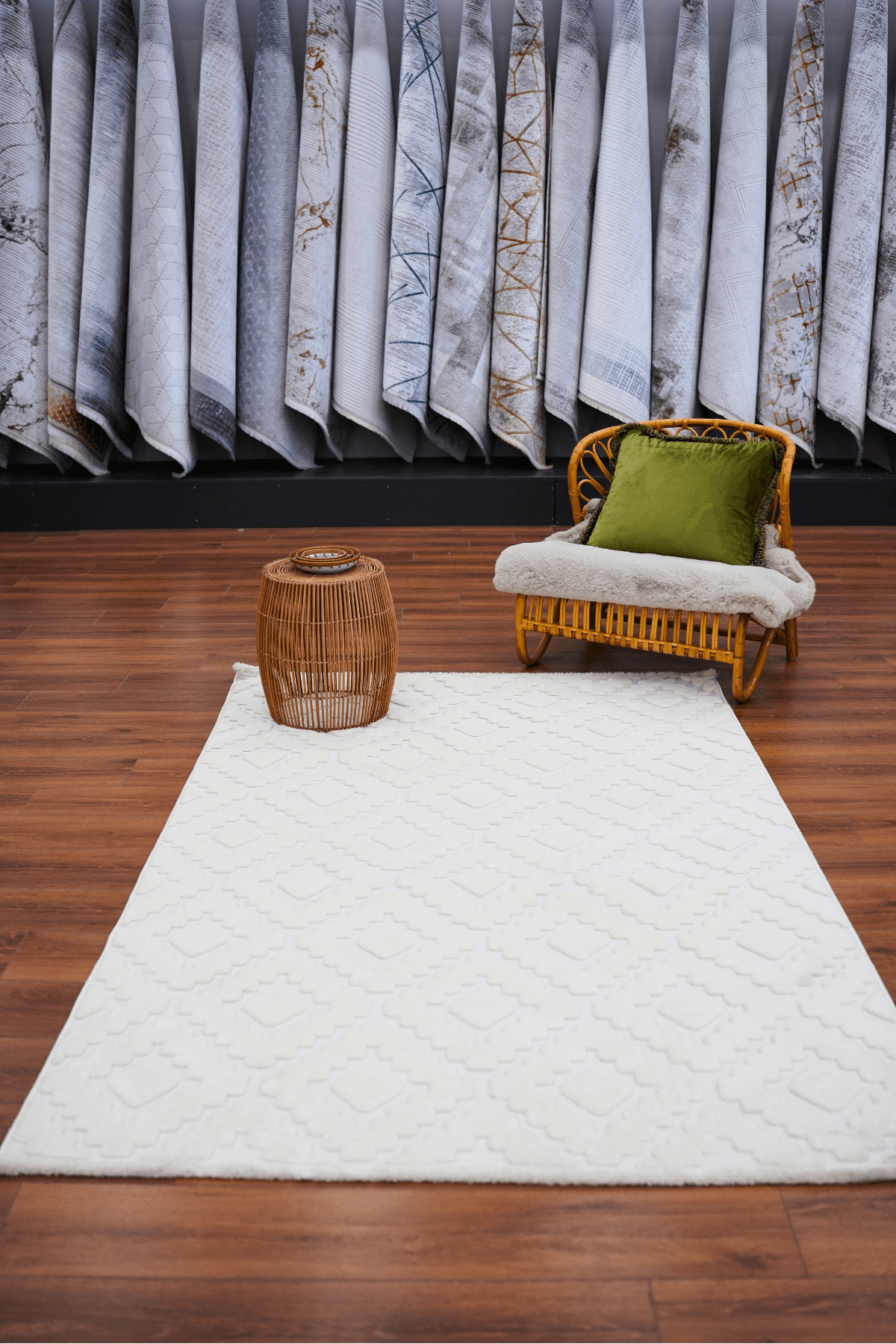 İndus 8003 Beyaz Bukle Yumuşak Dokulu Salon Mutfak Oturma Odası Makine Halısı Koridor Kesme Yolluk