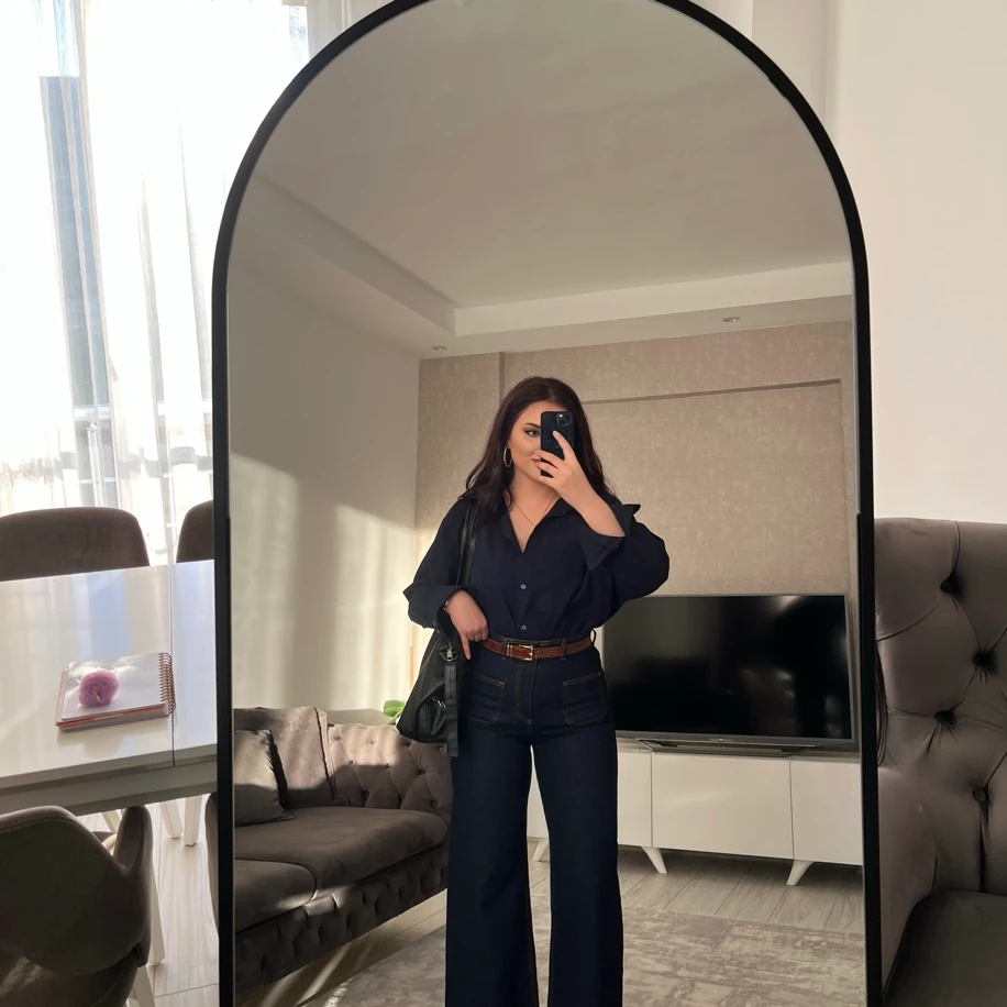 Zra toparlayıcı ön cep detaylı koyu jean