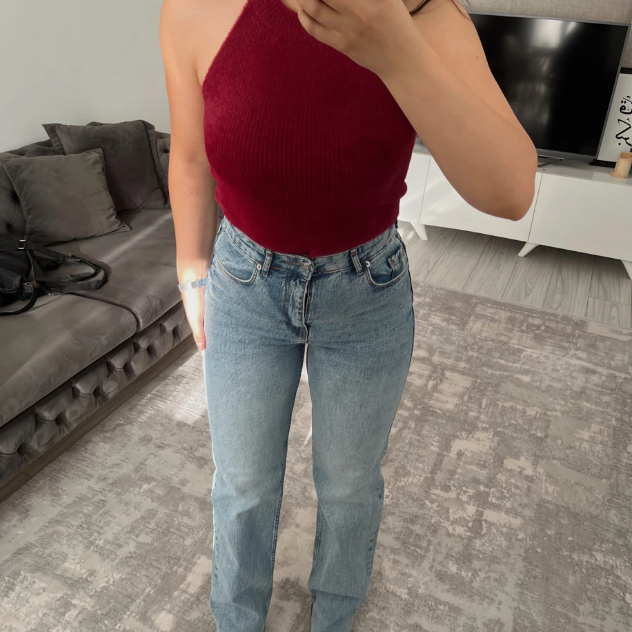 Zra toparlayıcı yüksek bel mavi jean