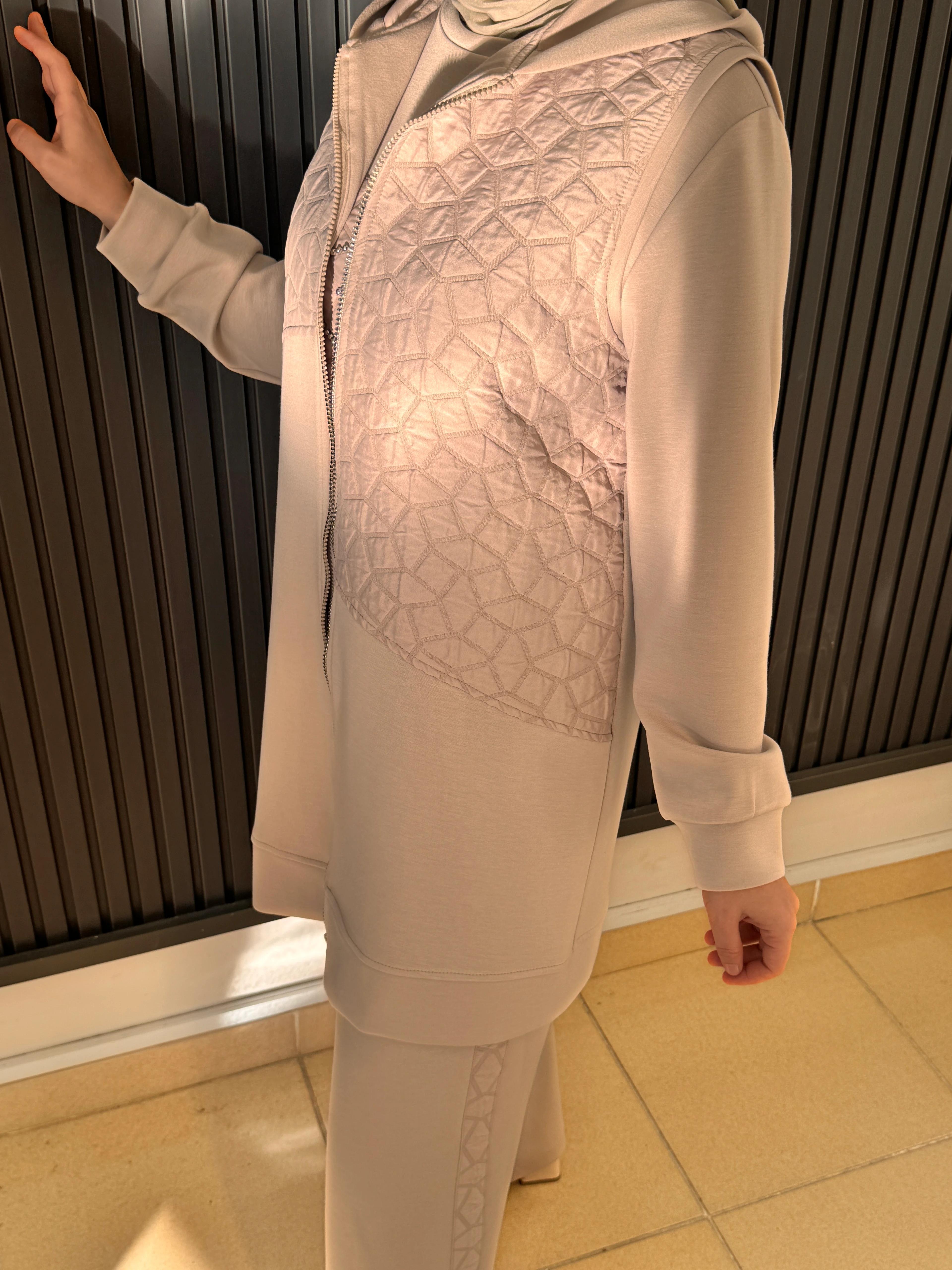 Yelekli üçlü takım