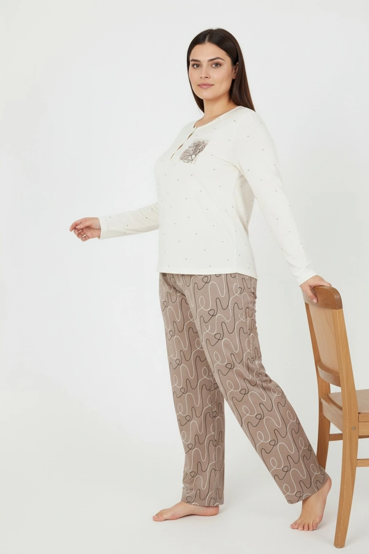 Üstü Puanlı Altı Çizgi Desenli Elite Viscose Uzun Büyük Beden Pijama Takımı Ekru 3585