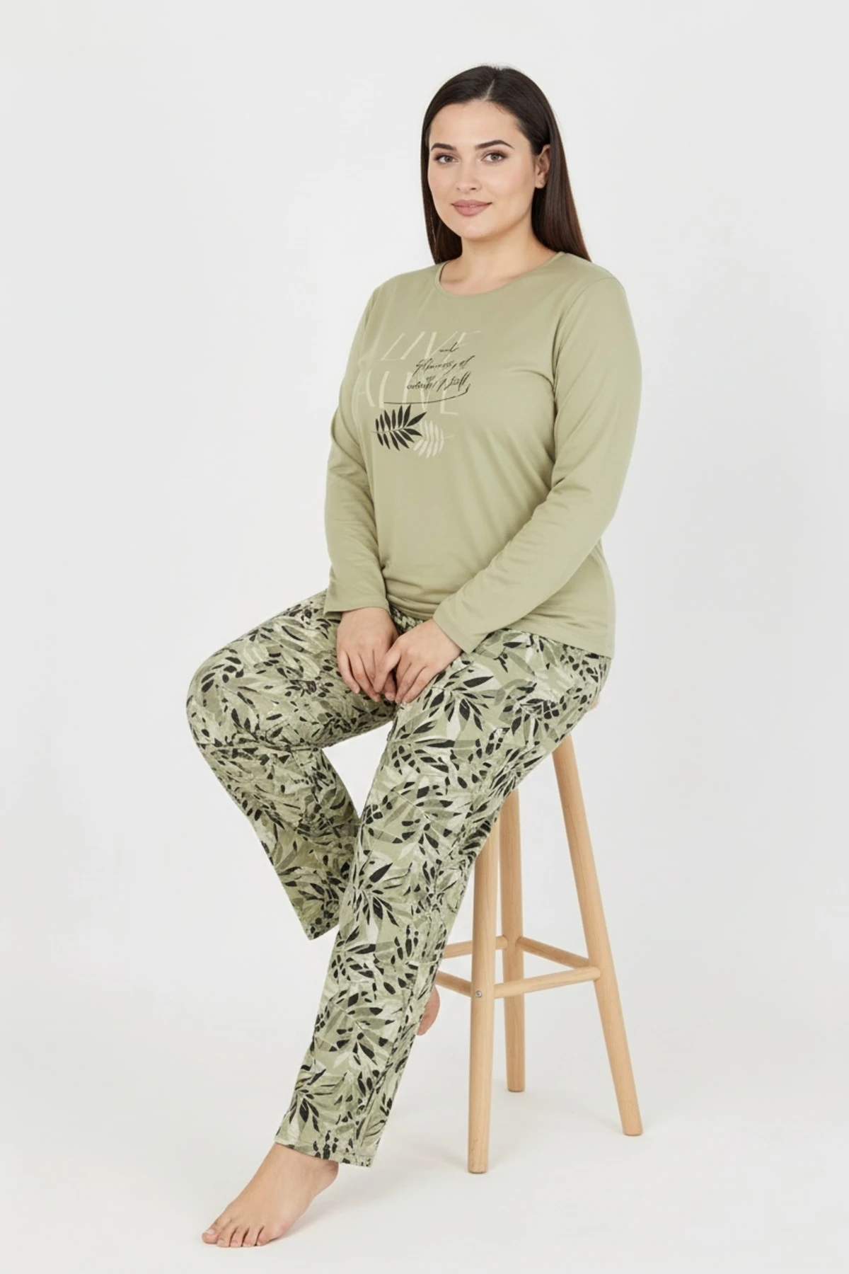 Üstü Yazılı Altı Yaprak Desenli Elite Viscose Uzun Büyük Beden Pijama Takımı Yeşil 3591