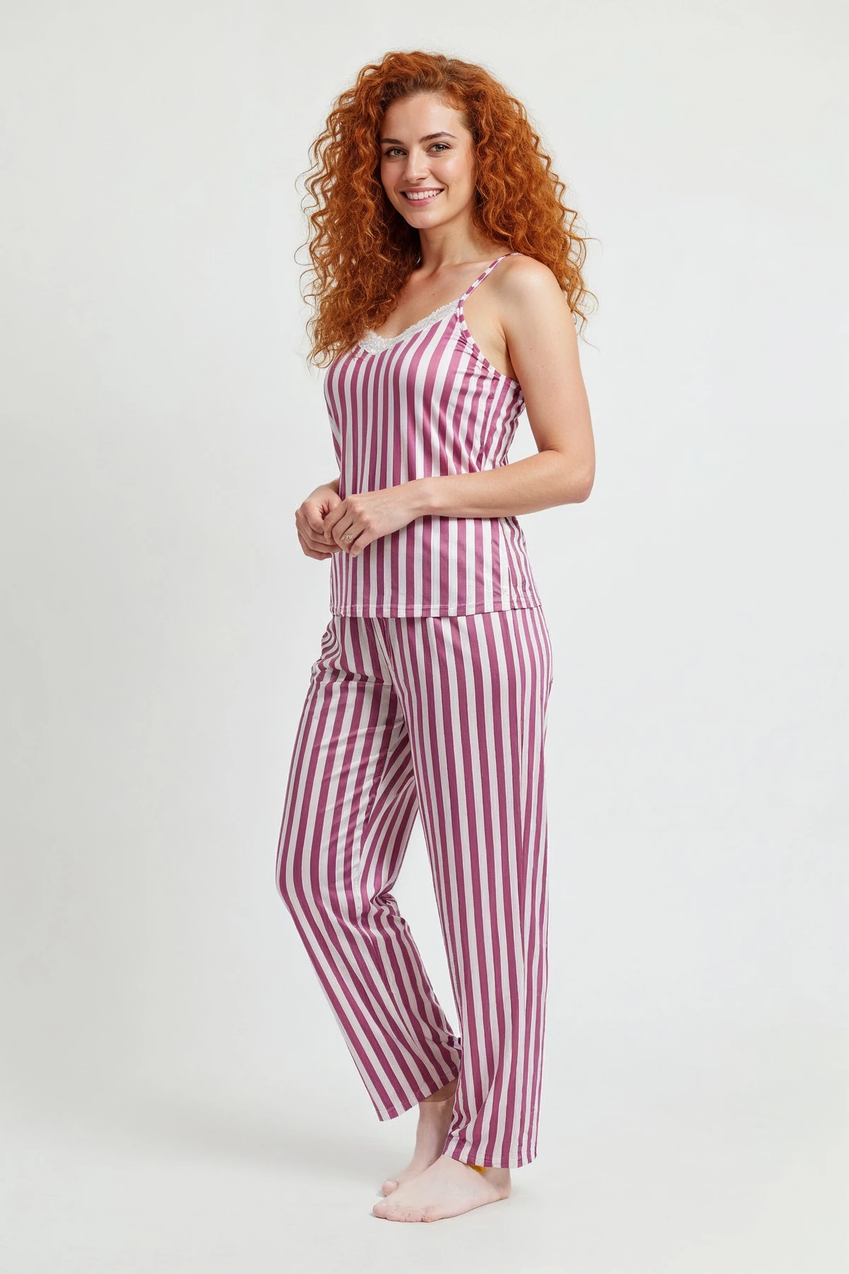 Altı Uzun İp Askılı Yumuşak Pembe Çizgili Pijama Takımı