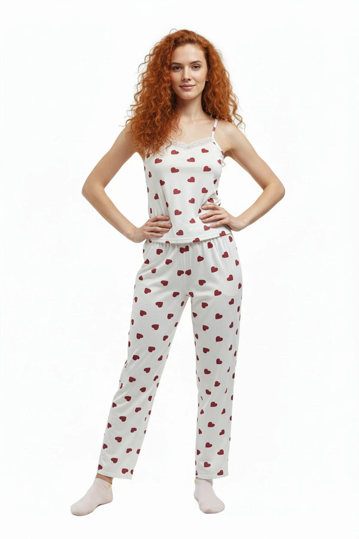 Altı Uzun Üstü Askılı Yumuşak Kırmızı Kalp Desenli Pijama Takımı Beyaz