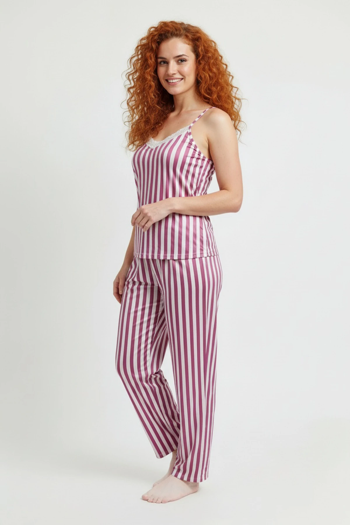 Altı Uzun İp Askılı Yumuşak Pembe Çizgili Pijama Takımı