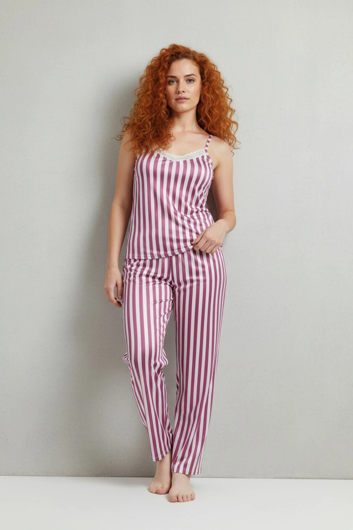 Altı Uzun İp Askılı Yumuşak Pembe Çizgili Pijama Takımı