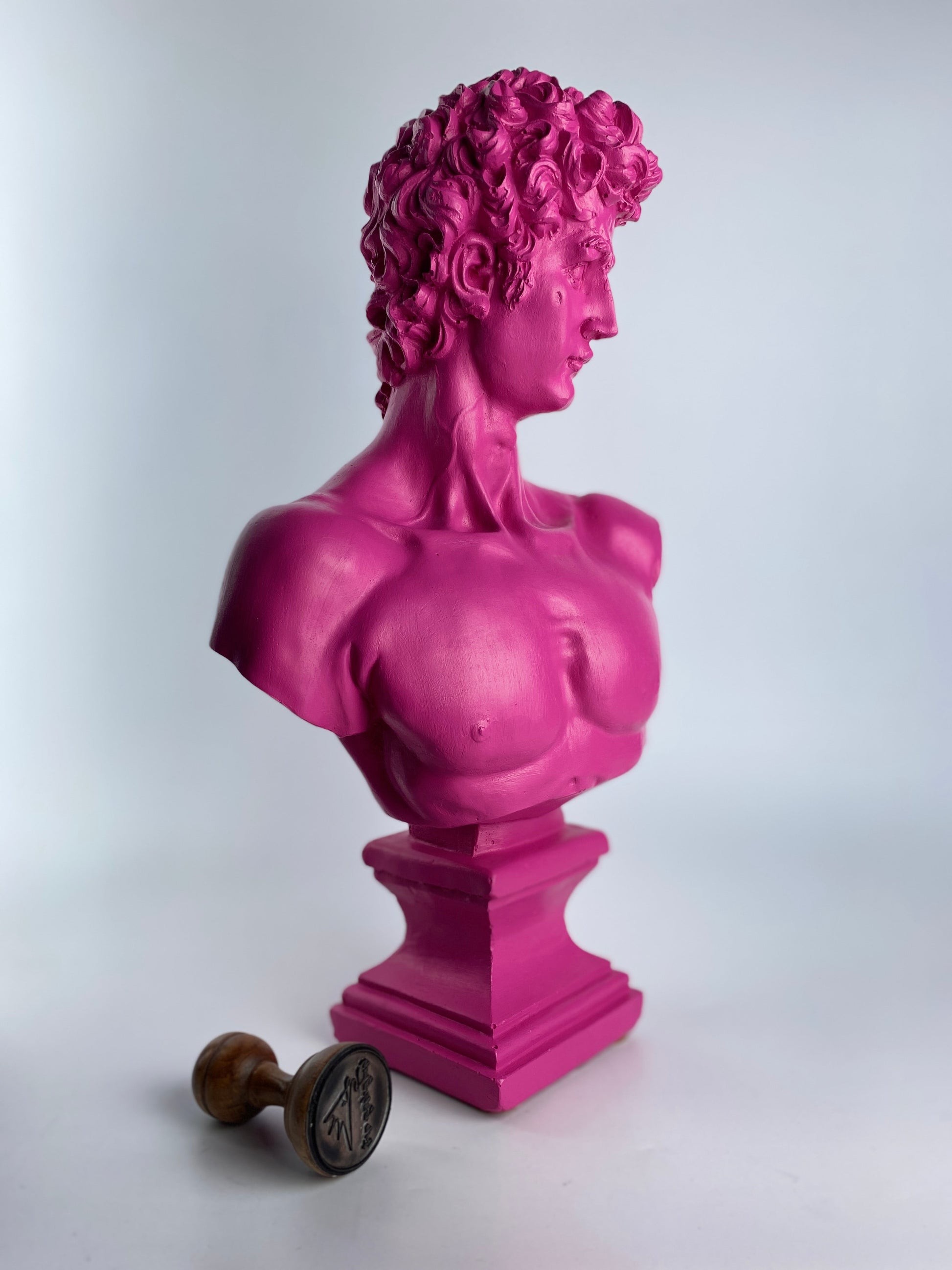 David Dark Pink Büyük Heykel