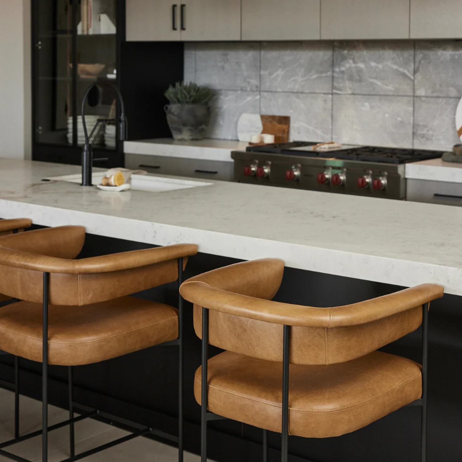 Cape Metal Bar Sandalyesi