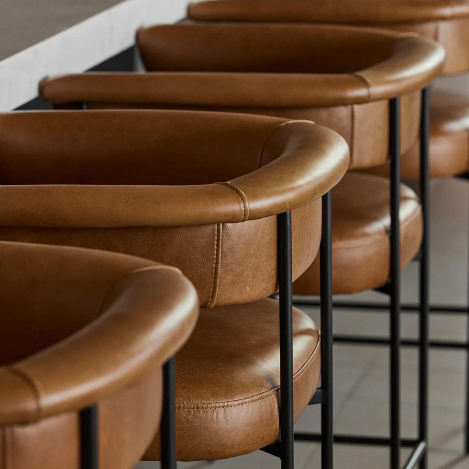 Cape Metal Bar Sandalyesi