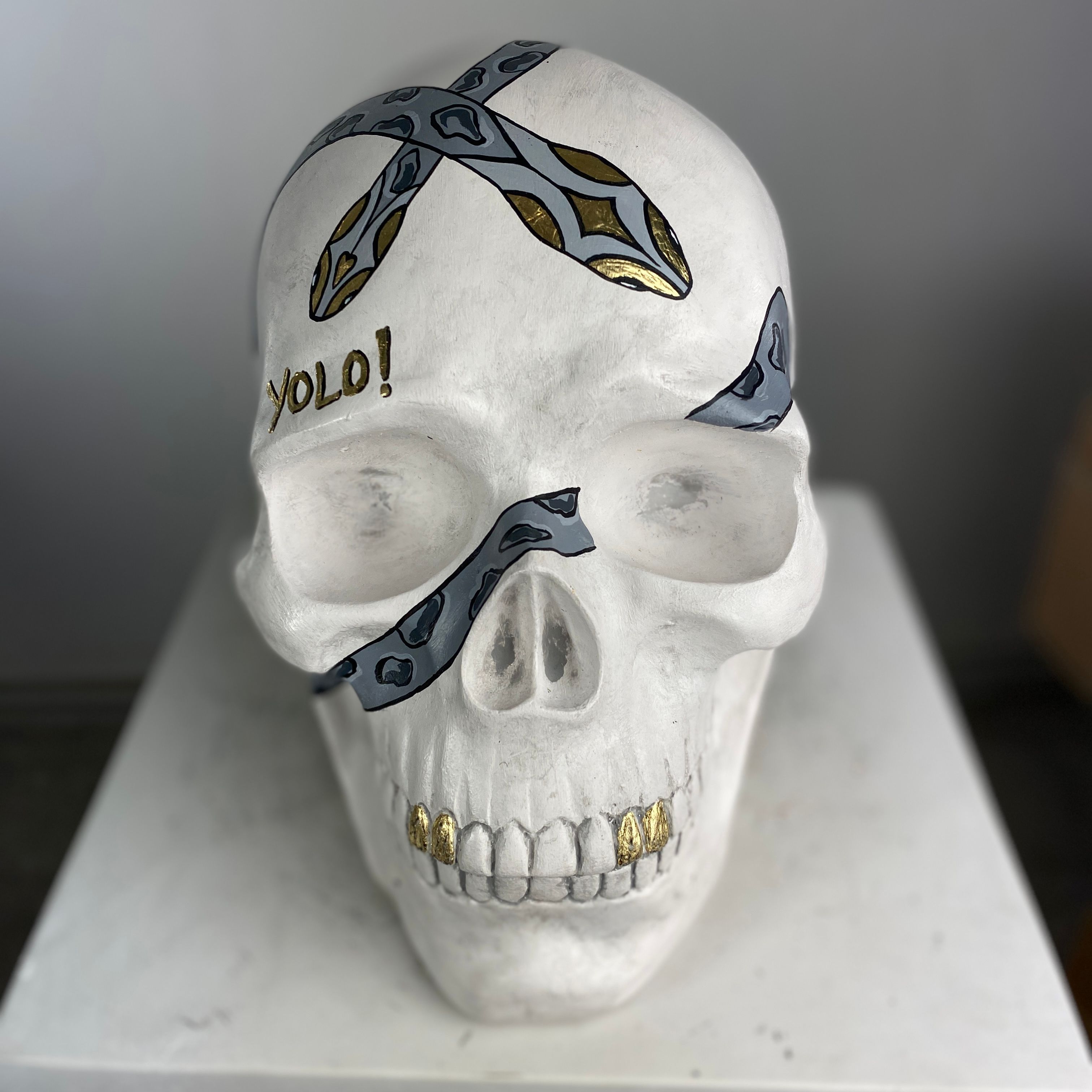 Skull Yolo Heykel