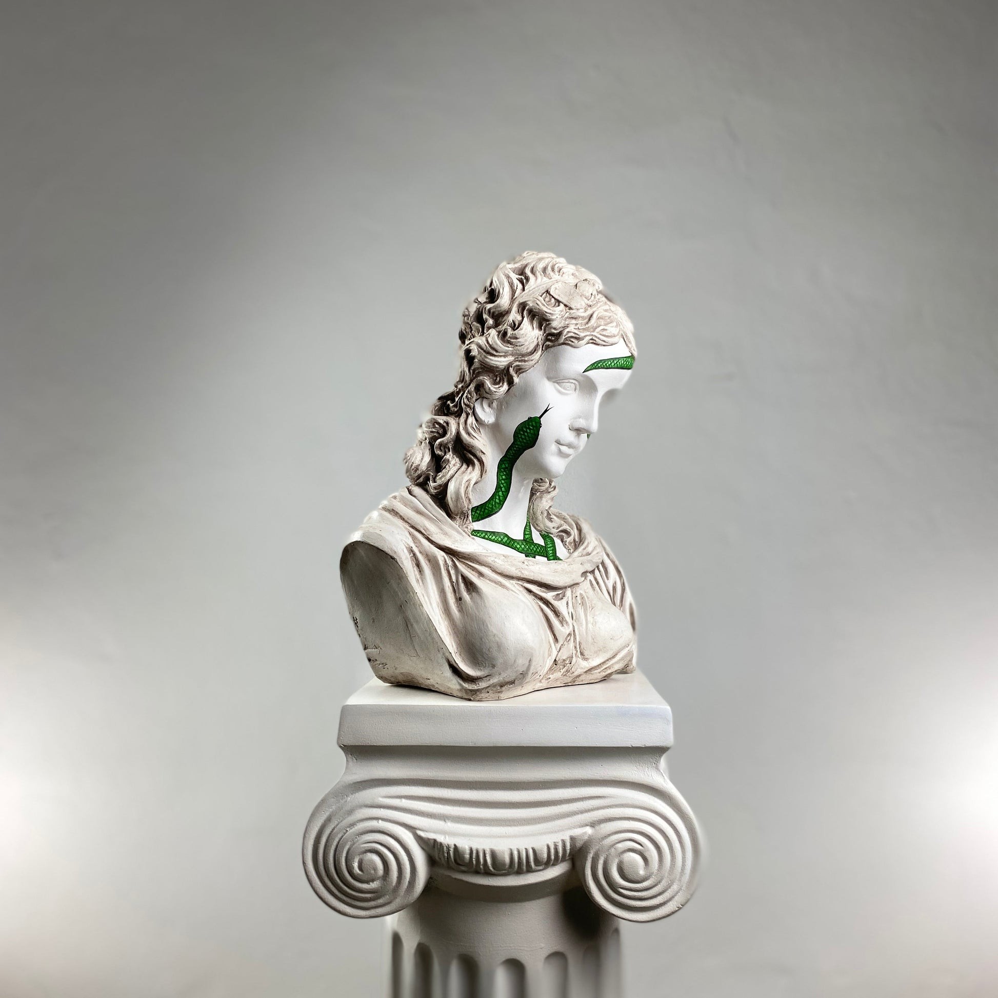 Hera Snakes Heykel